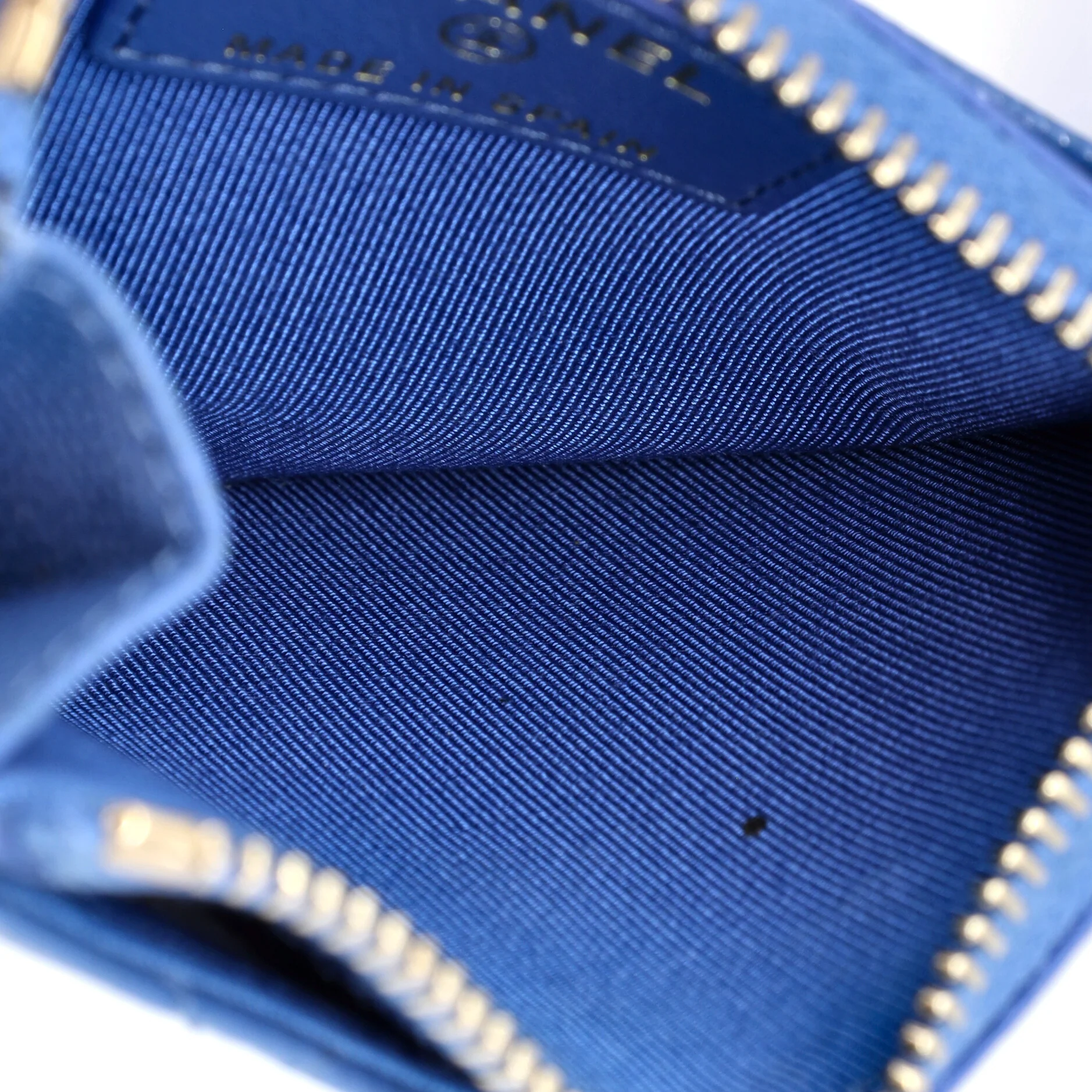 CC Zip Card Holder Quilted Caviar - Image 5