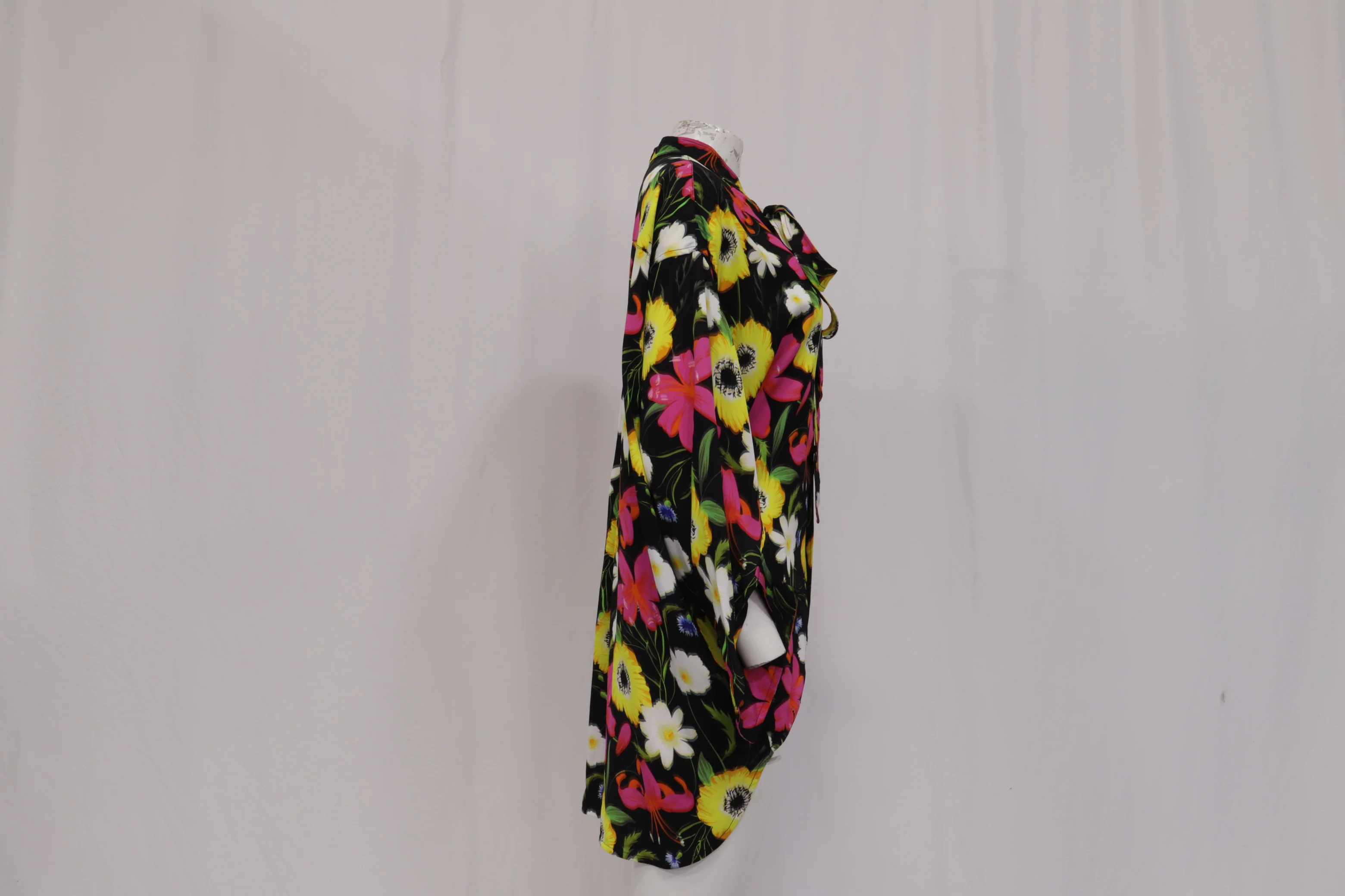 Women's Balenciaga Blurry Bouquet-Print Tie-Neck Twisted Blouse in Floral Print Viscose - Image 10