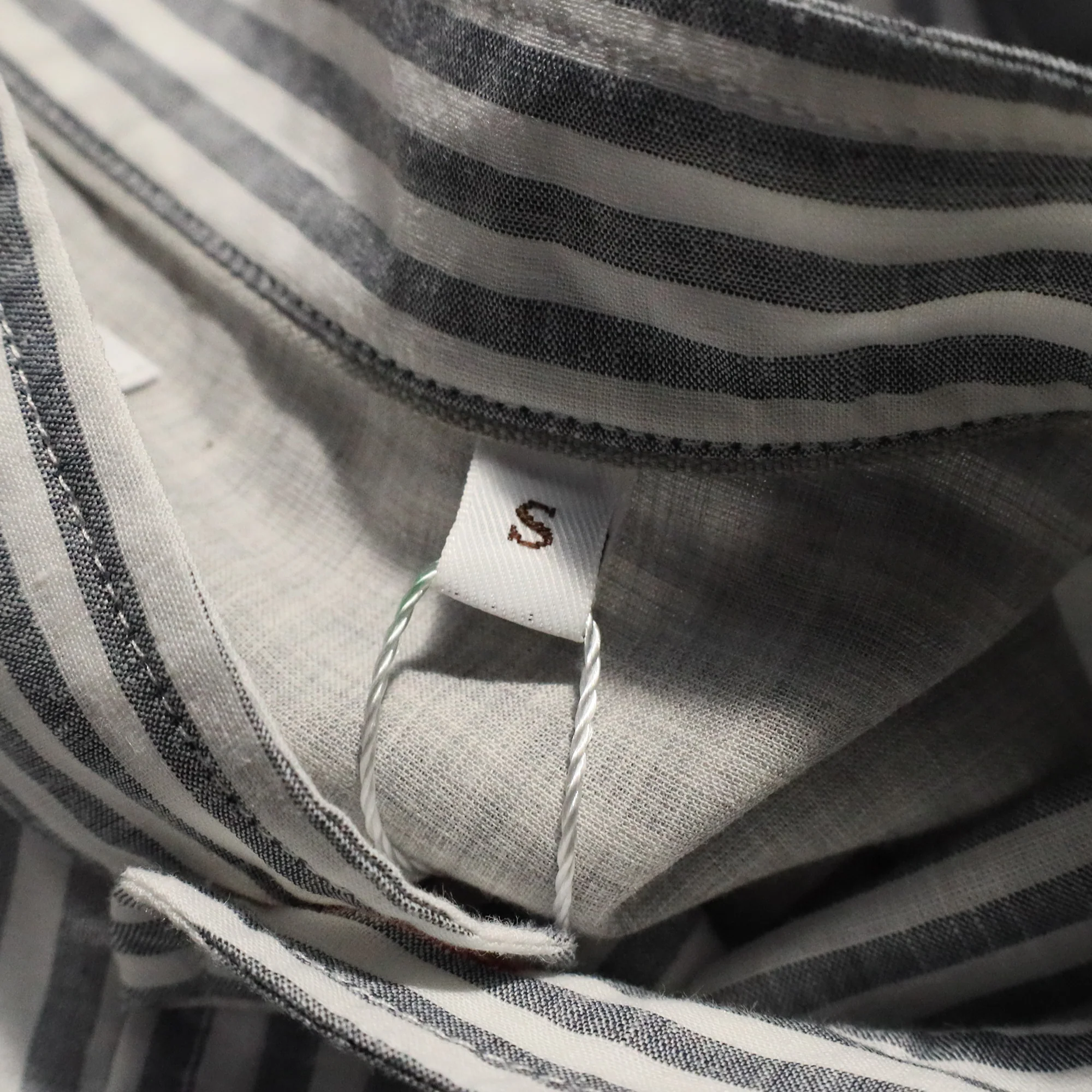 Men's Brunello Cucinelli Easy Fit Button-Down Shirt in Grey and White Linen - Image 5