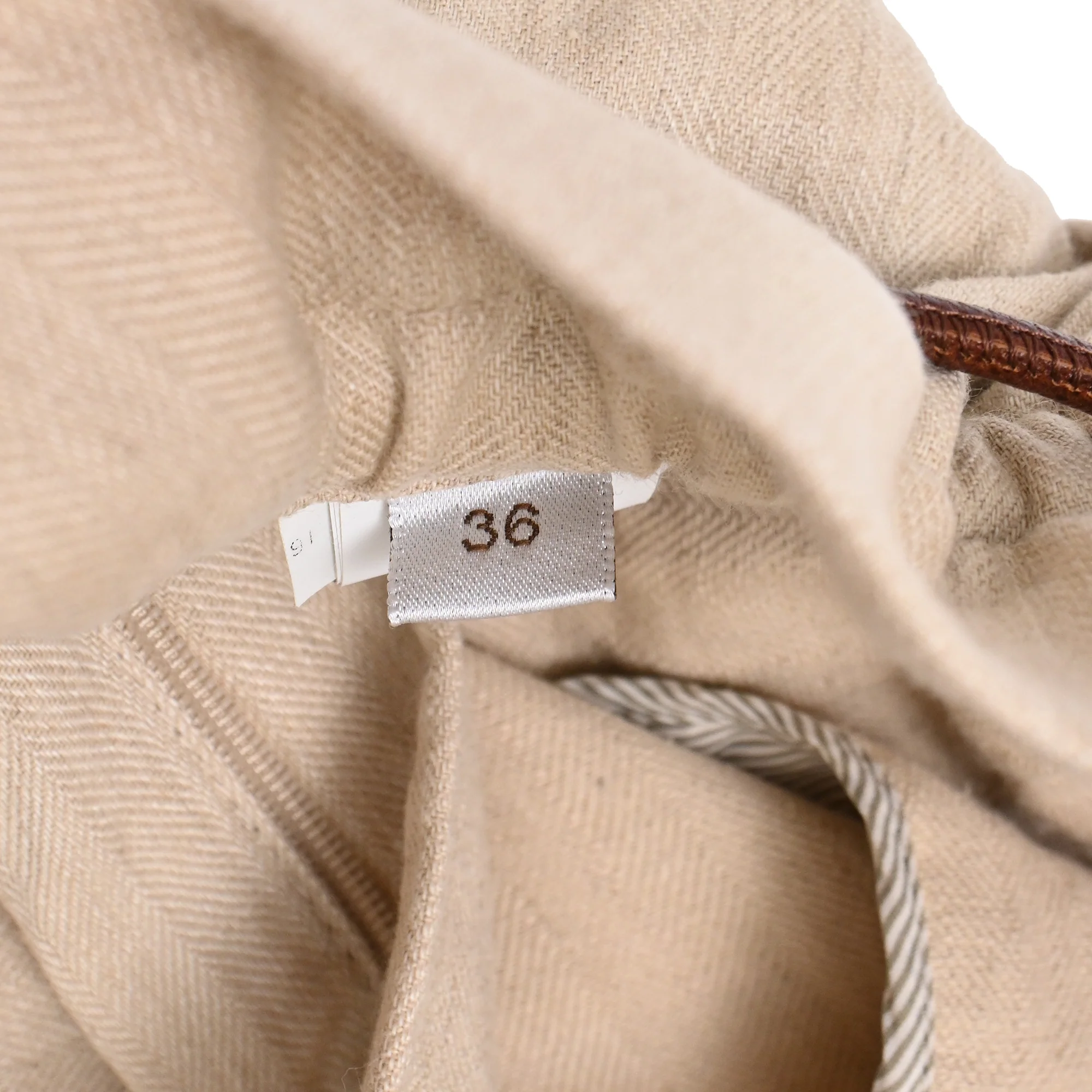 Women's Brunello Cucinelli Belted Carrot Pants in Beige Cotton - Image 5