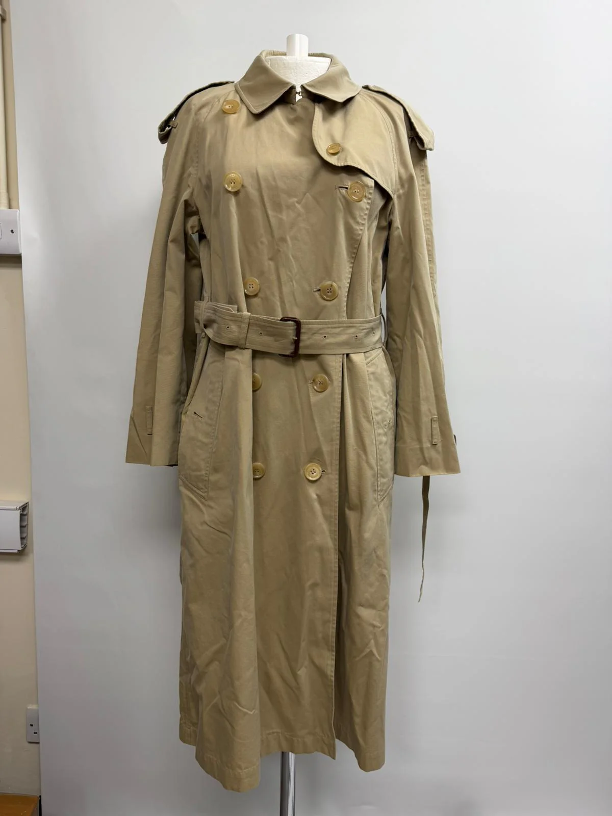 Women's Burberry Double-Breasted Belted Trench Coat in Beige Cotton - Image 6