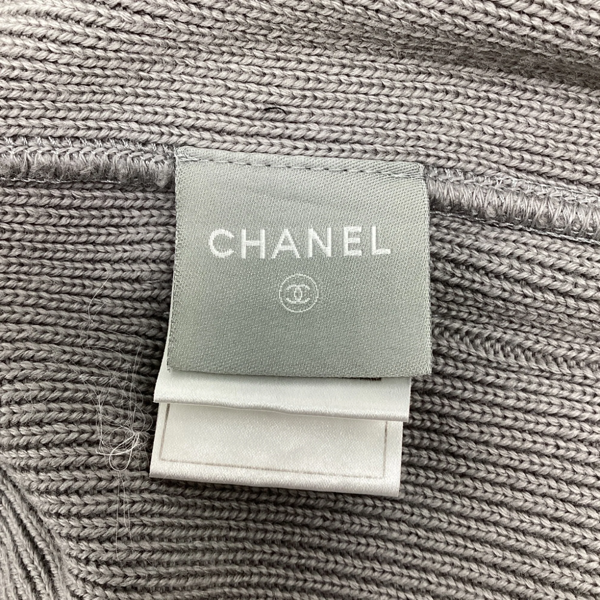 Women's Chanel Sports Knit Quilted Vest in Grey Wool - Image 7