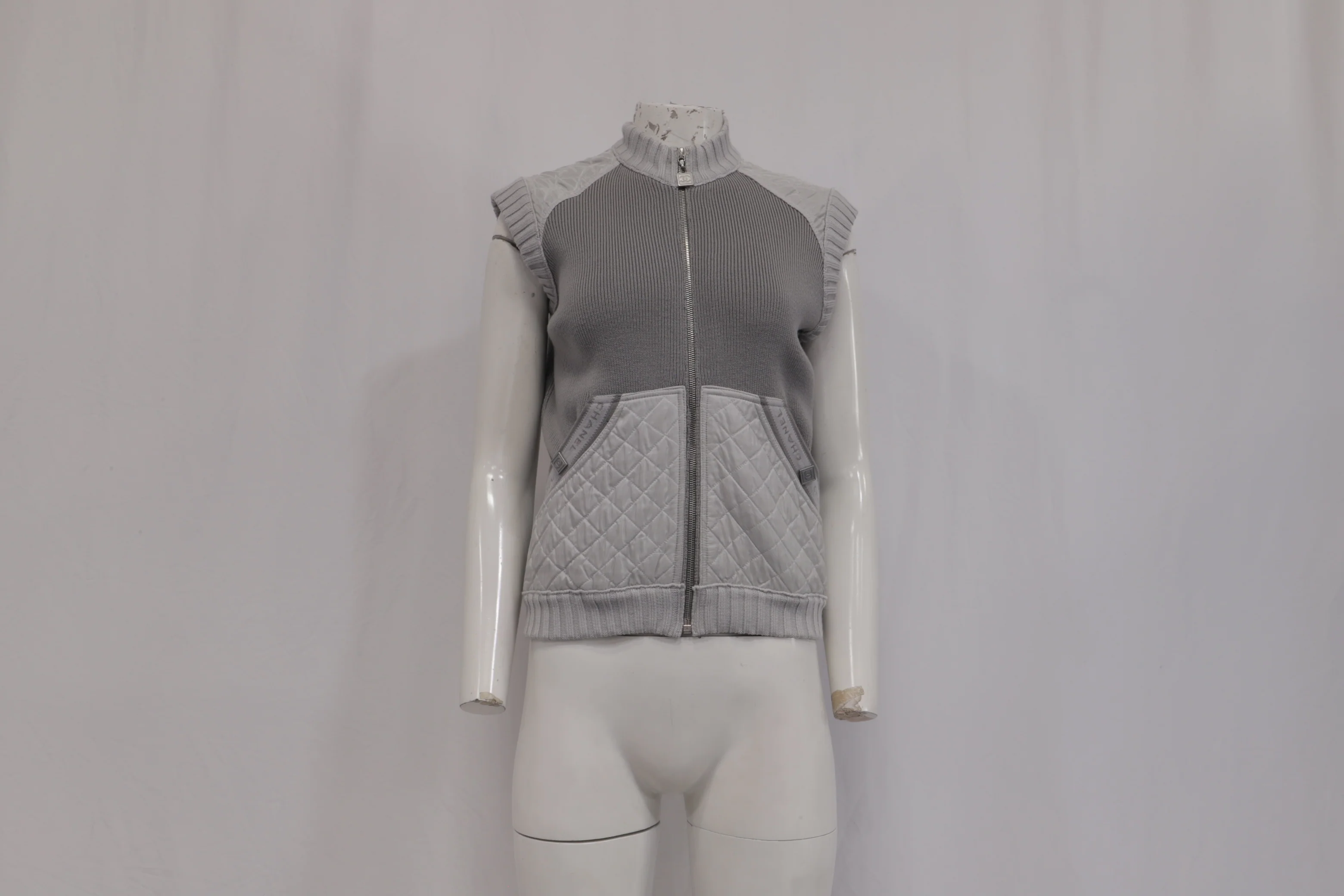 Women's Chanel Sports Knit Quilted Vest in Grey Wool - Image 9