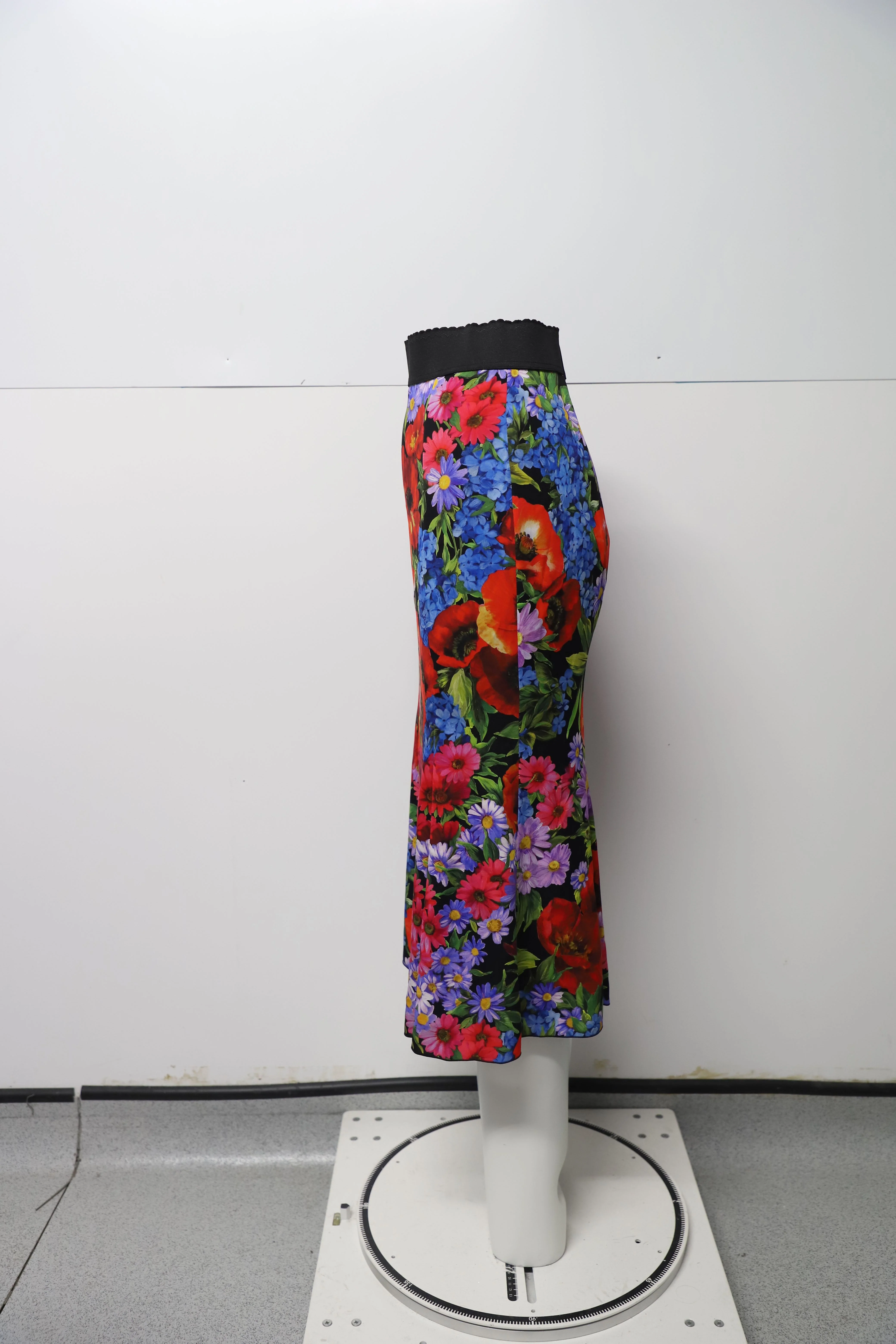 Women's Dolce & Gabbana Midi Skirt in Floral Print Silk - Image 10