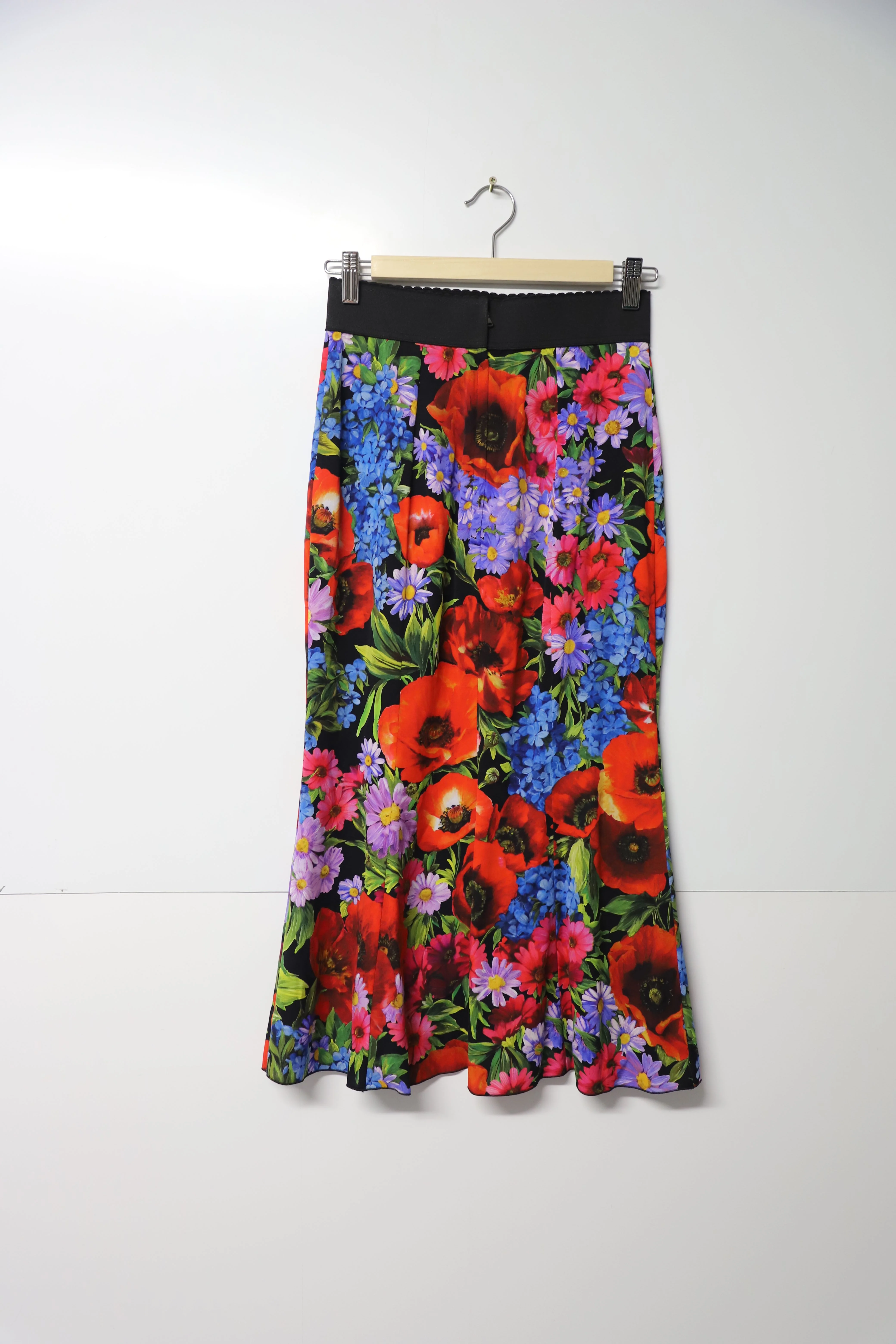 Women's Dolce & Gabbana Midi Skirt in Floral Print Silk - Image 8