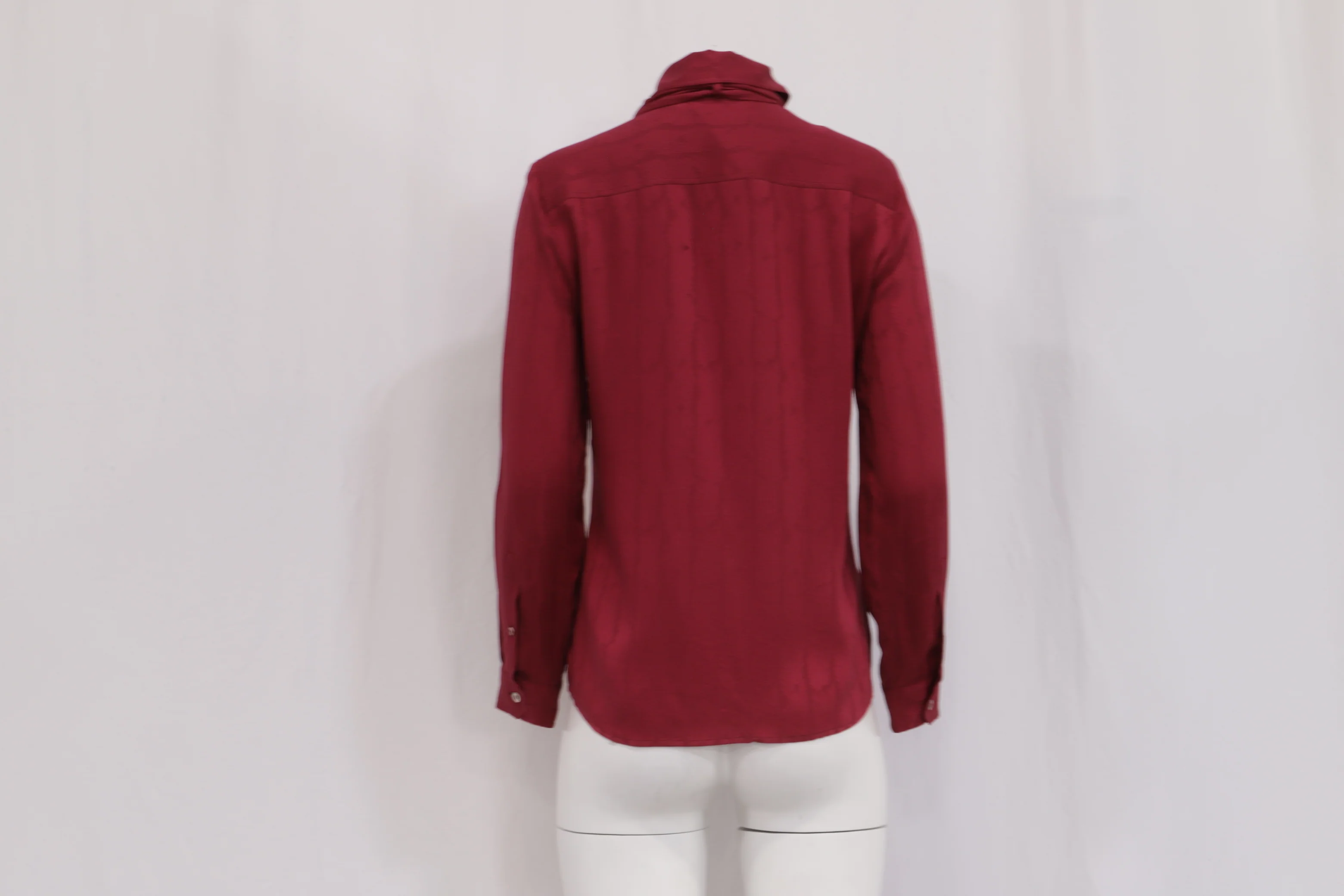 Women's Gucci Textured Tie-Neck Blouse in Burgundy Silk - Image 10