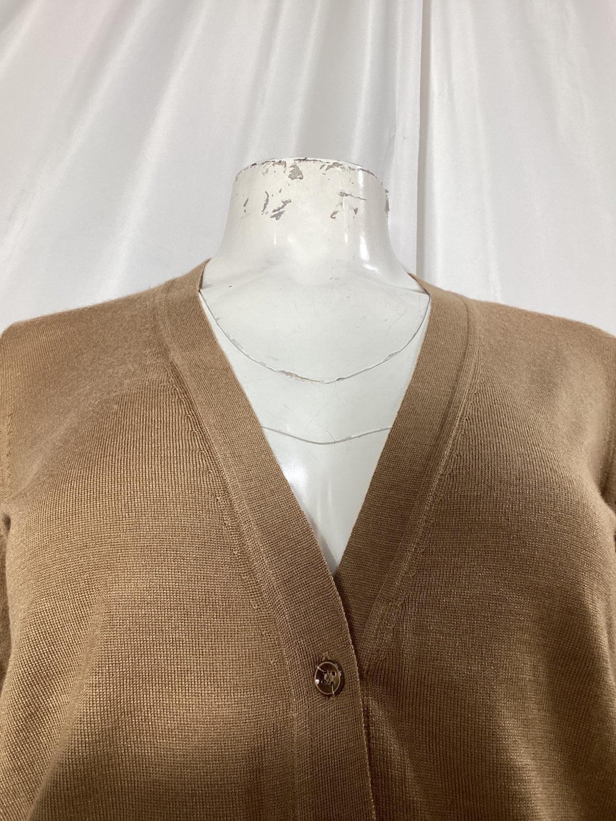 Women's Saint Laurent V-neck Cardigan in Beige Cashmere - Image 9