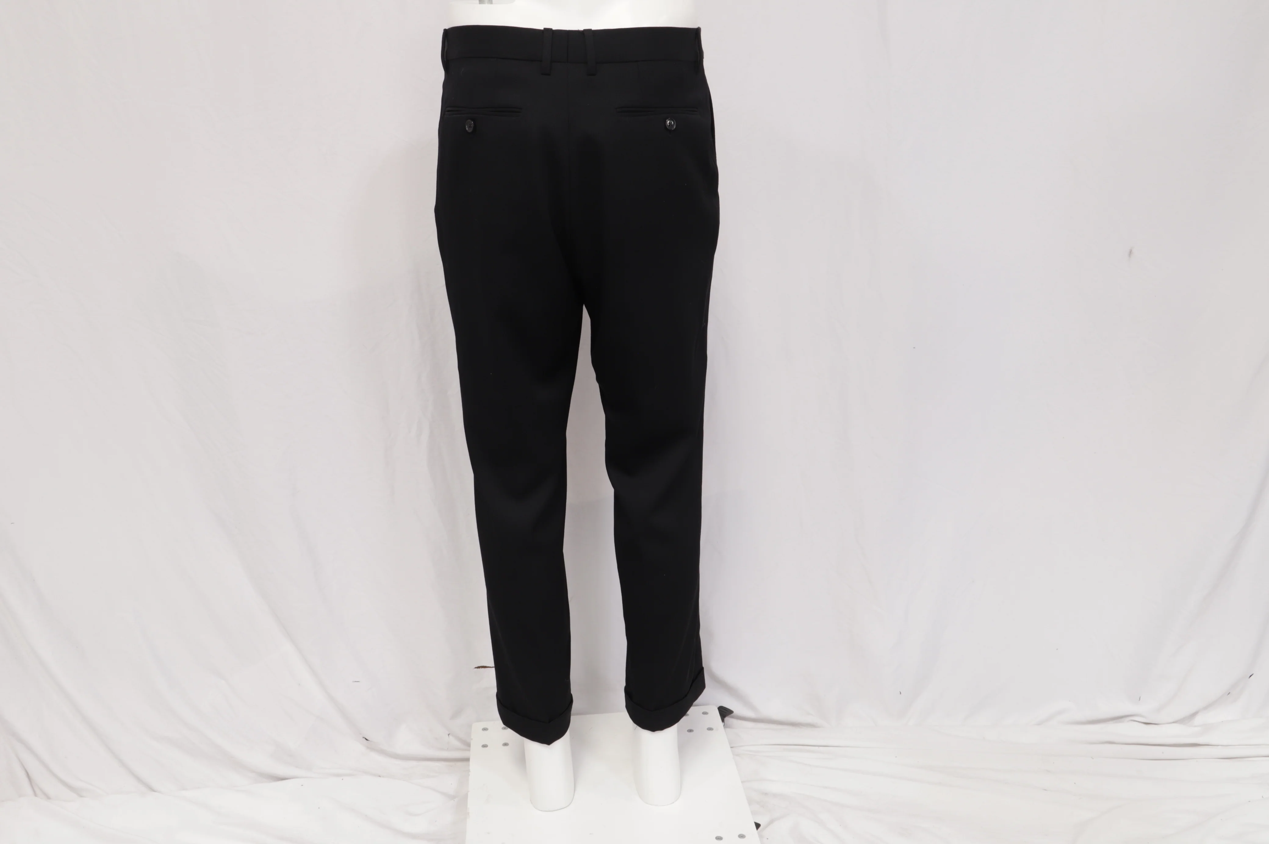 Men's Tom Ford Pleated Cropped Trousers in Black Wool - Image 6