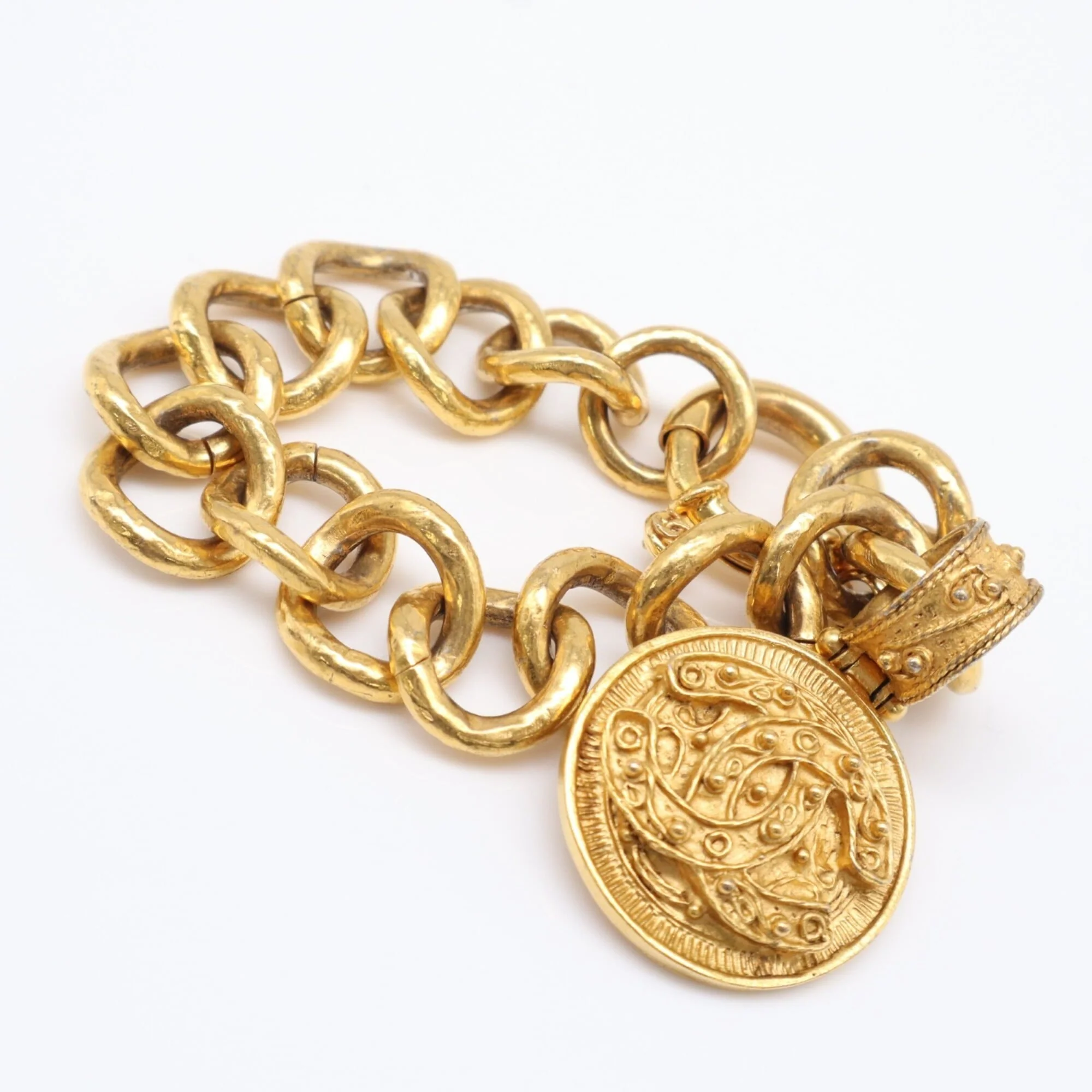 CC Logo Bracelet Metal - Image 4