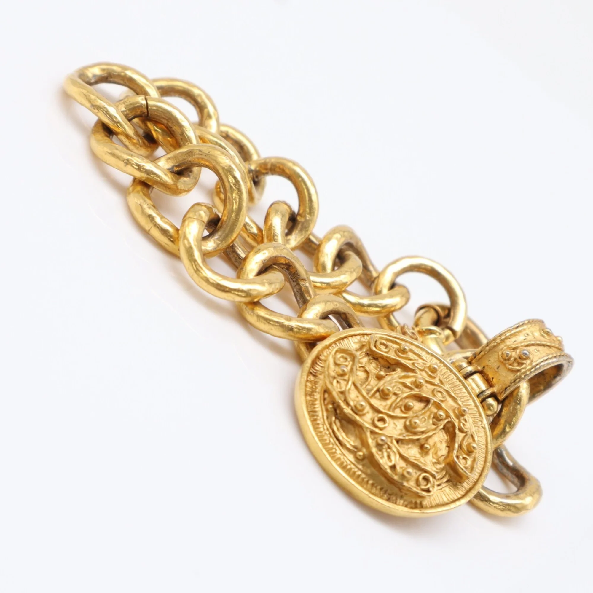 CC Logo Bracelet Metal - Image 8