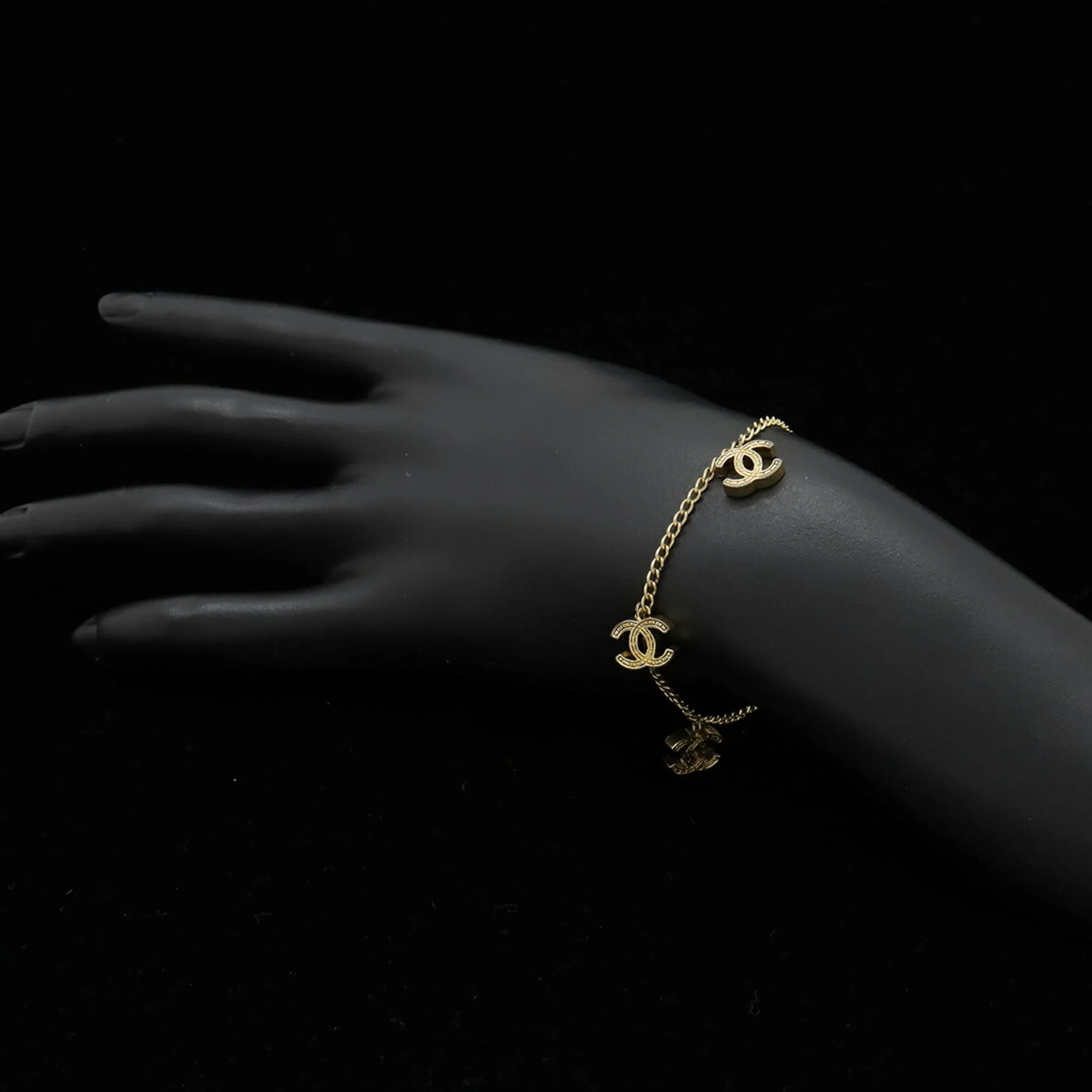 CC Logo Chain Bracelet Metal - Image 6