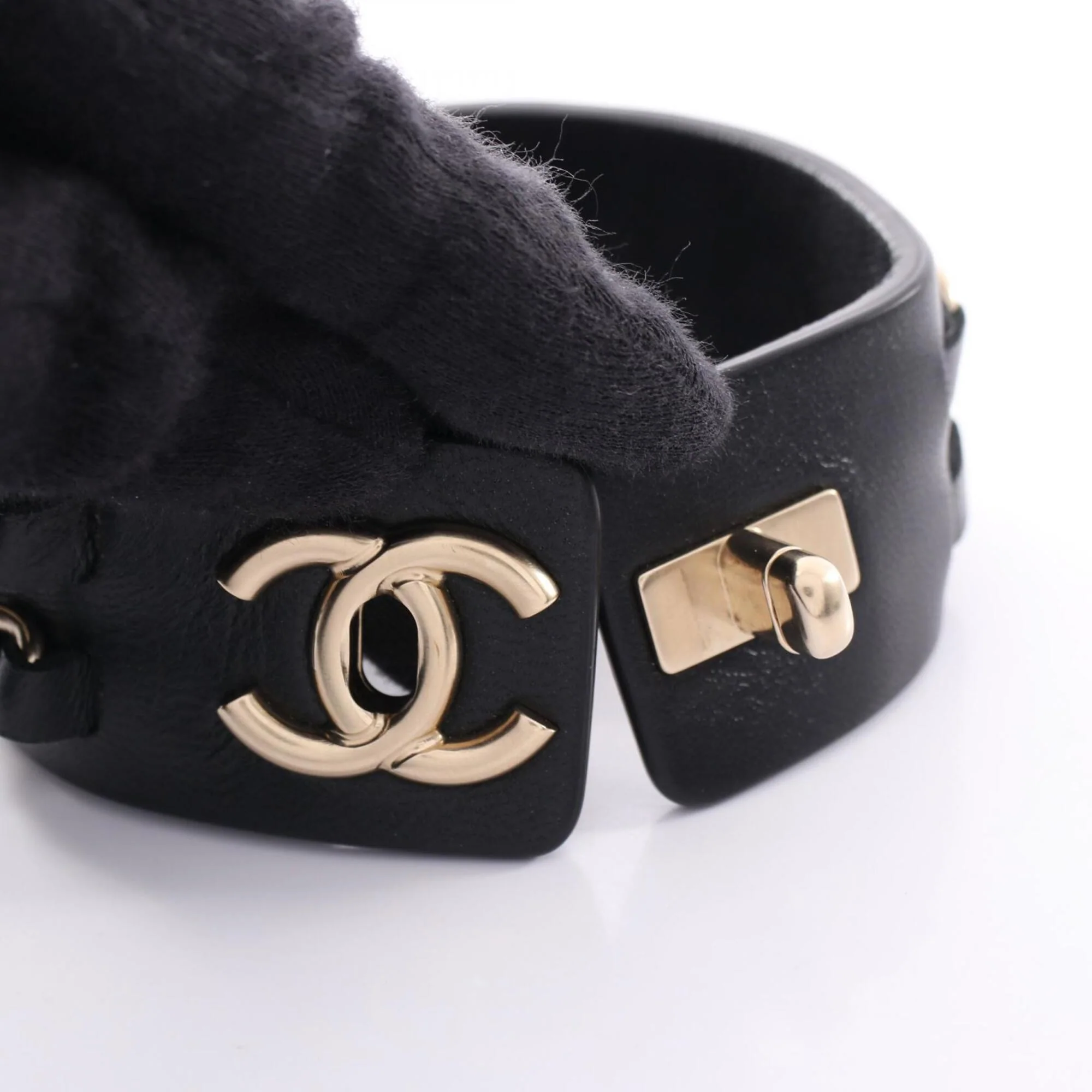CC Logo Turnlock Bracelet Metal - Image 3
