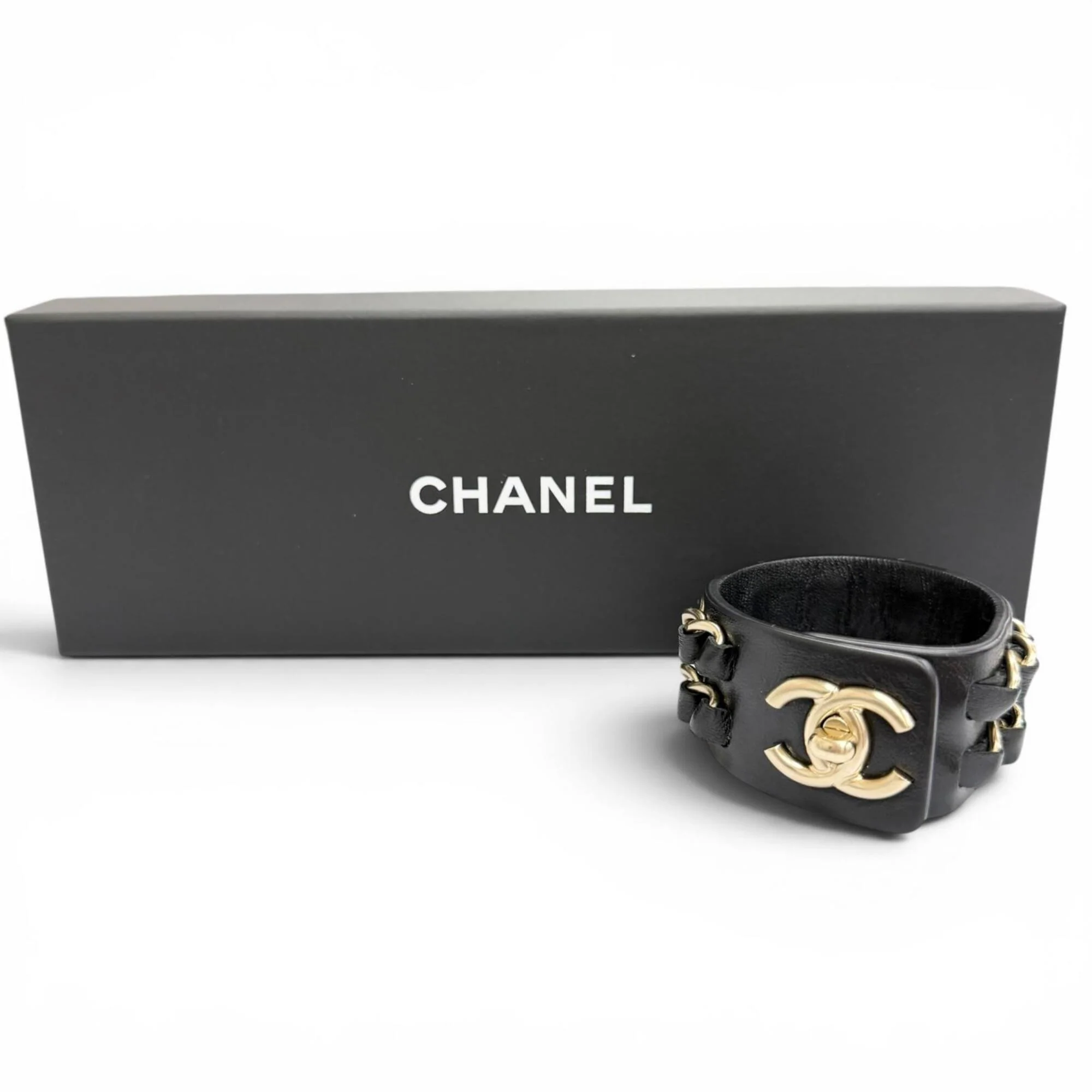 CC Logo Turnlock Chain Bracelet Gold-Tone Metal - Image 2