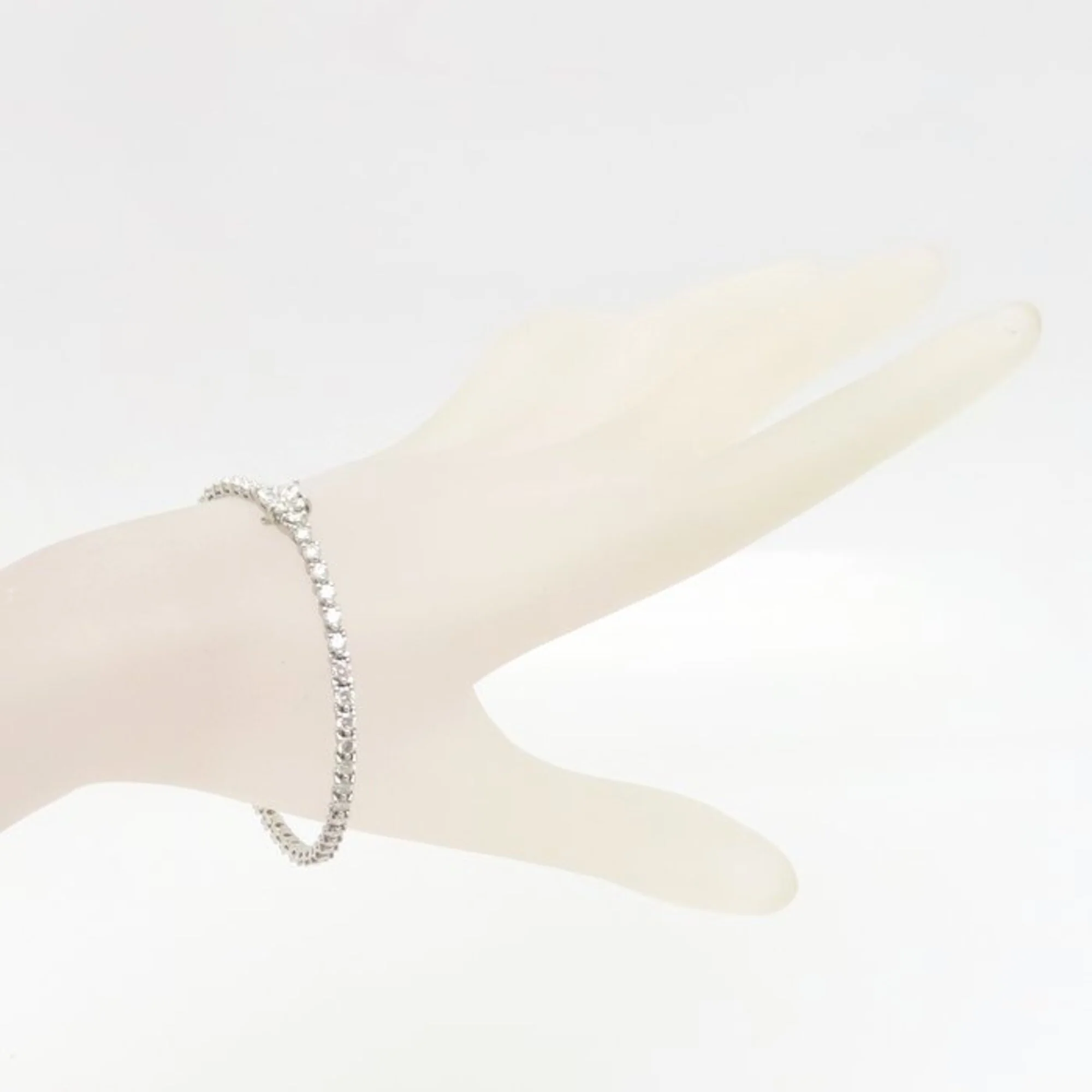 Victoria Bracelet Platinum with Diamond - Image 3
