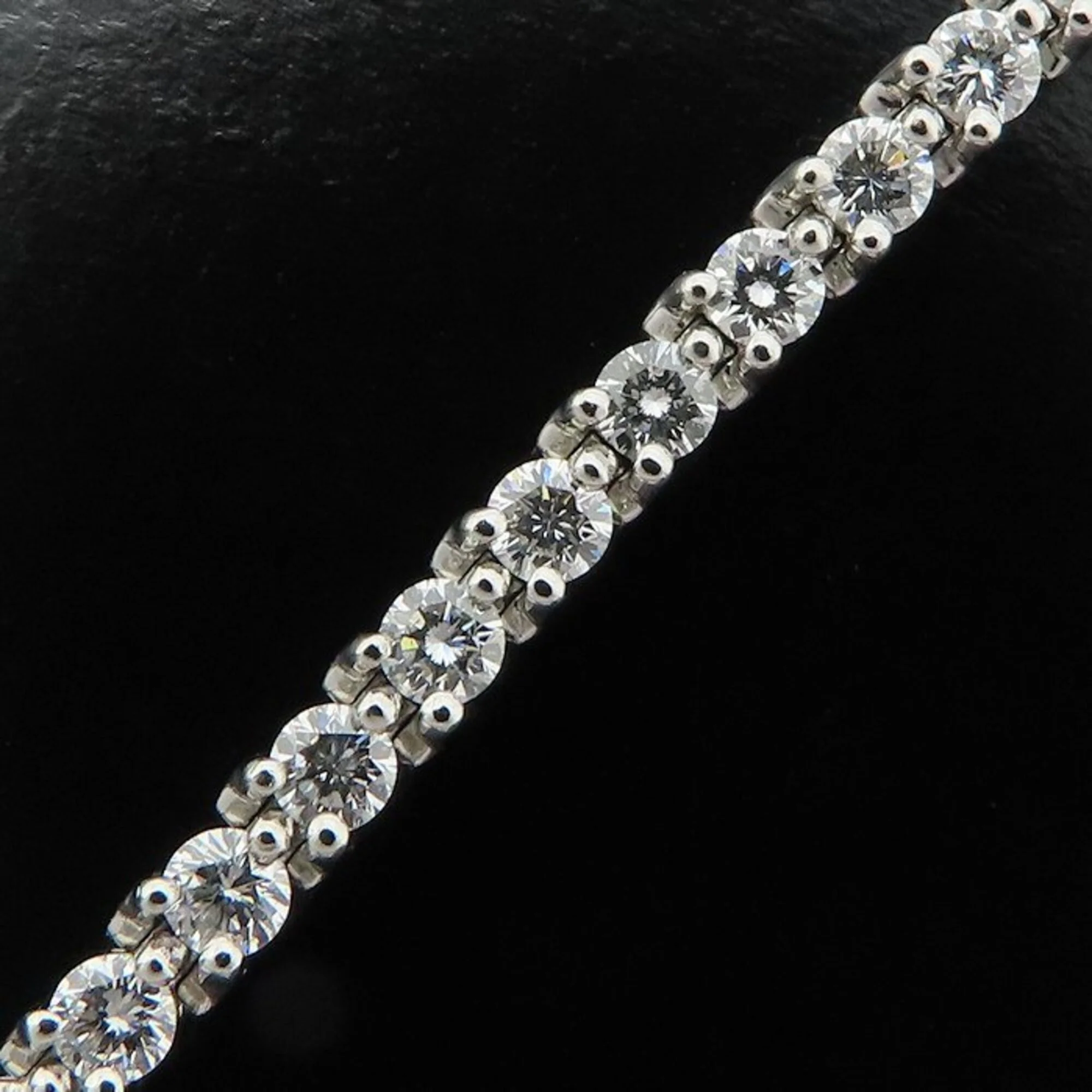 Victoria Bracelet Platinum with Diamond - Image 5