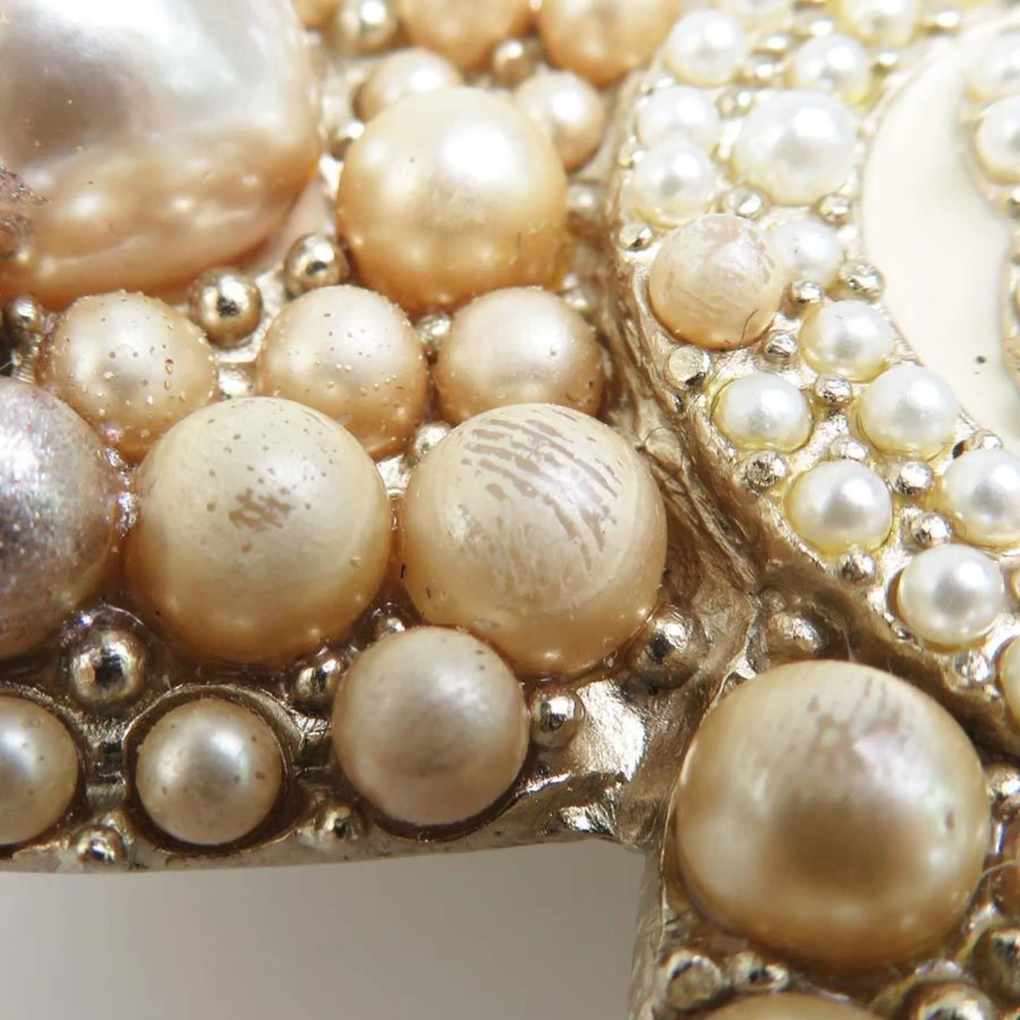 Brooch Gold Metal and Artificial Pearl - Image 5