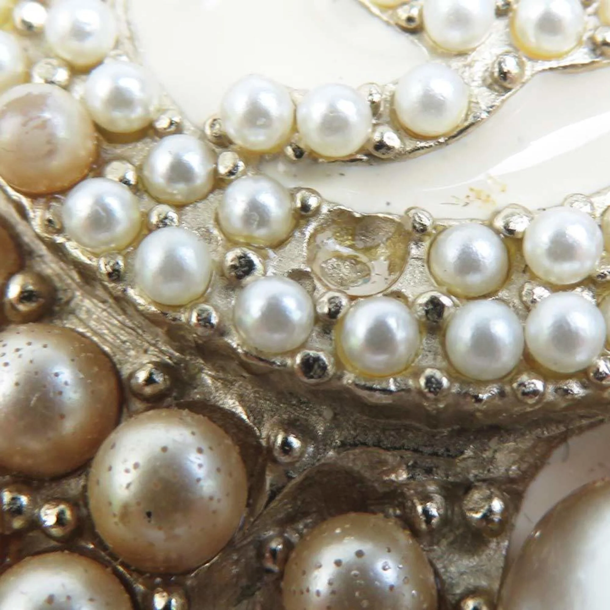 Brooch Gold Metal and Artificial Pearl - Image 6