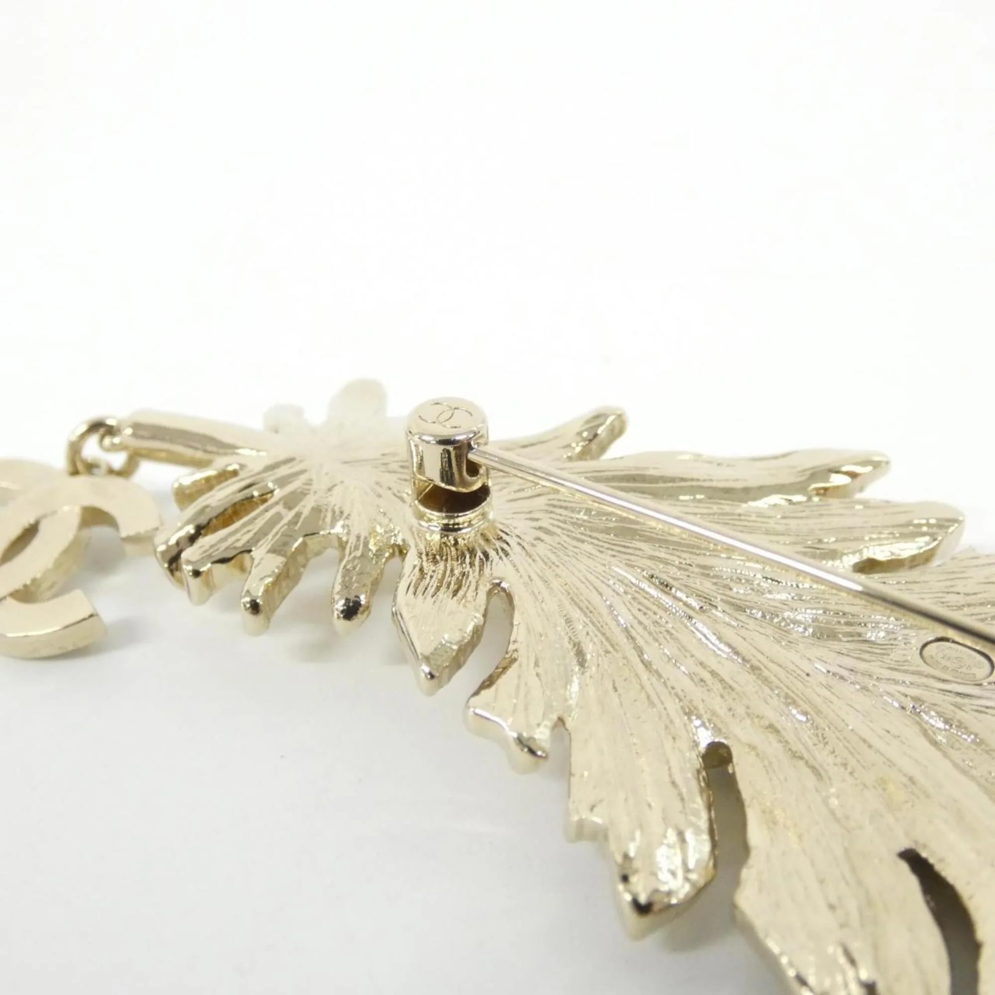 Brooch Gold with Crystal - Image 3