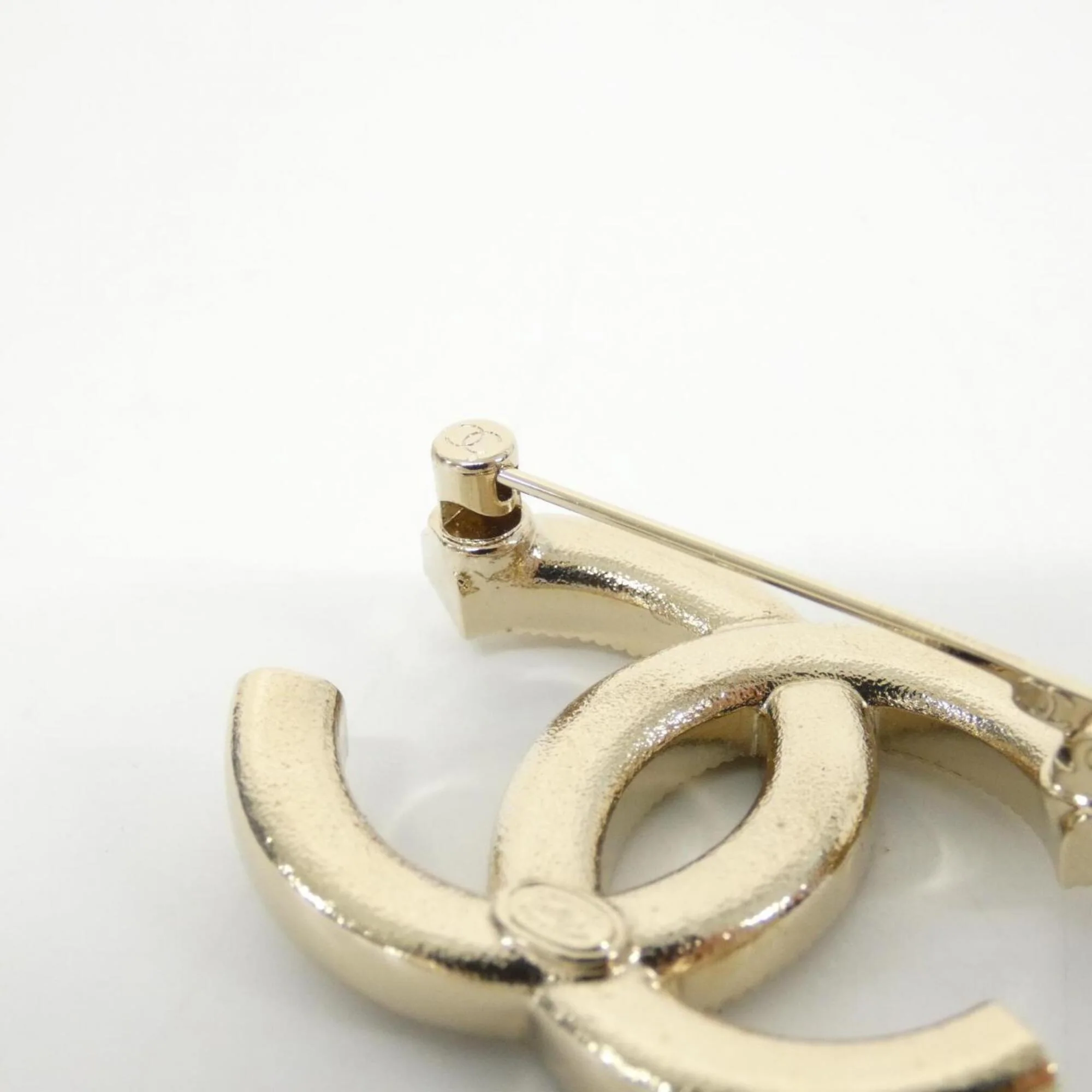 Brooch Metal and White Artificial Pearl - Image 3