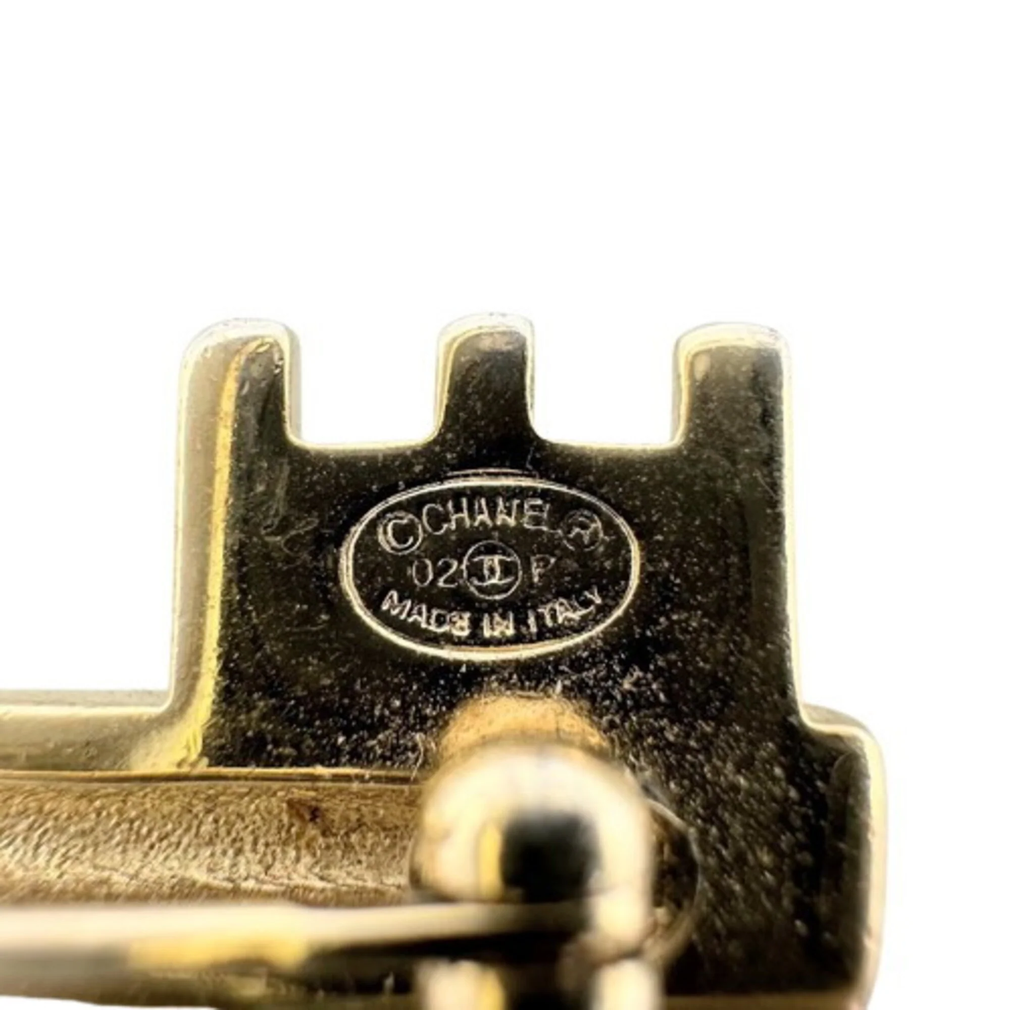 Brooch Metal Heart Key Motif - Image 6