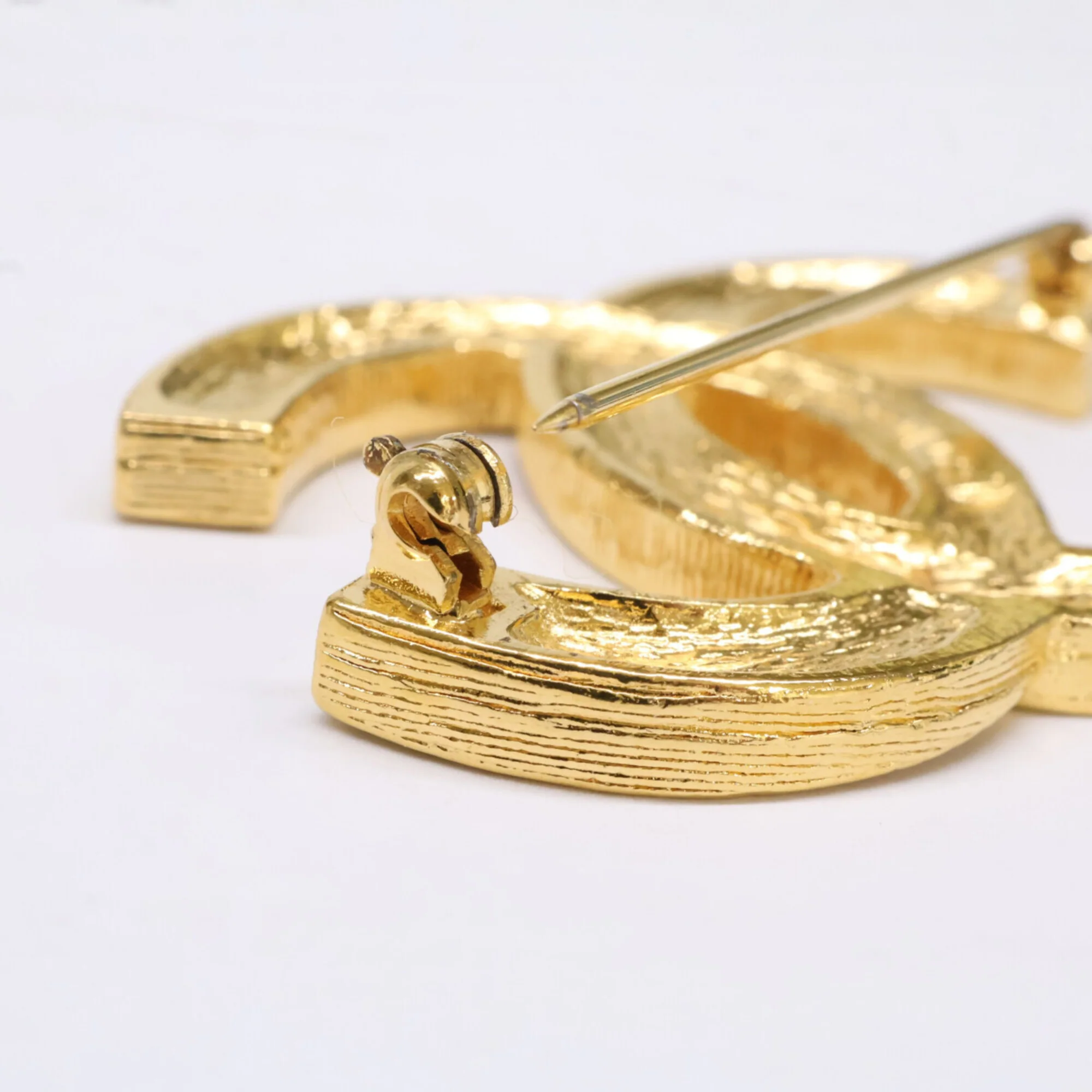 CC Logo Brooch Gold-Tone Metal - Image 7