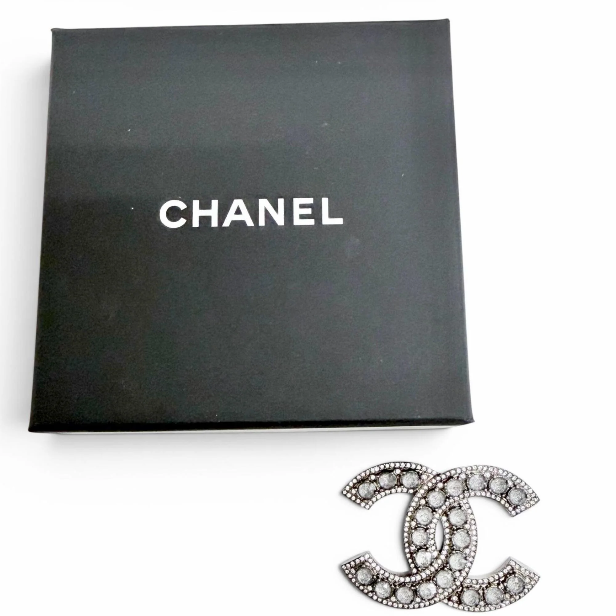CC Logo Brooch Metal - Image 2