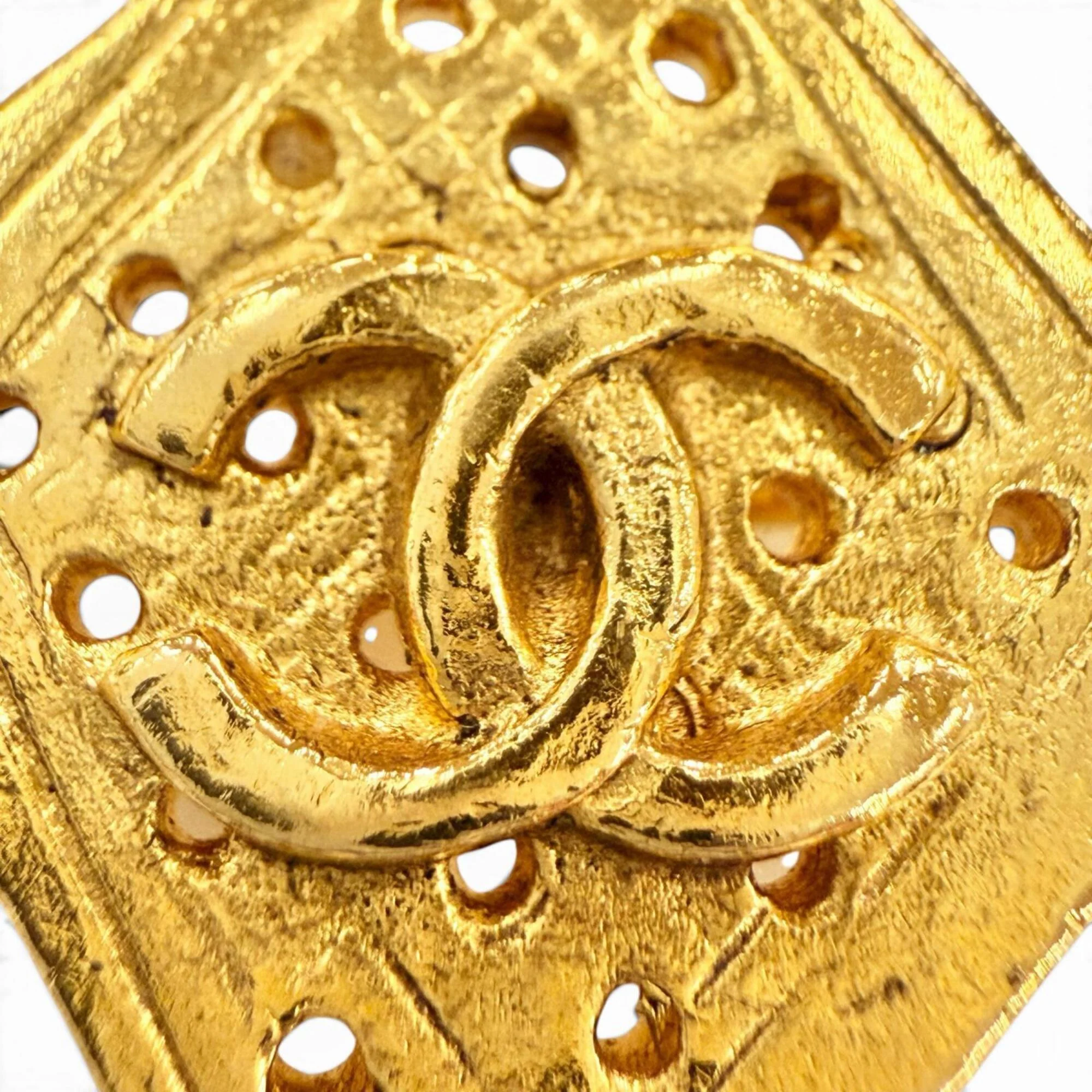 CC Logo Brooch Metal - Image 3