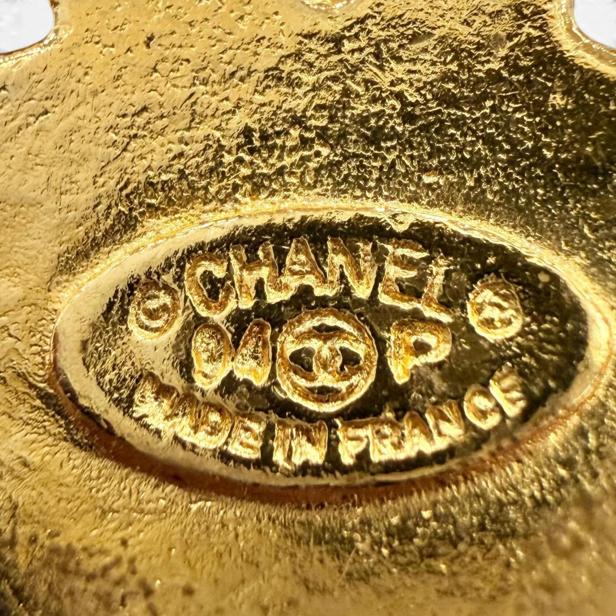 CC Logo Brooch Metal - Image 5