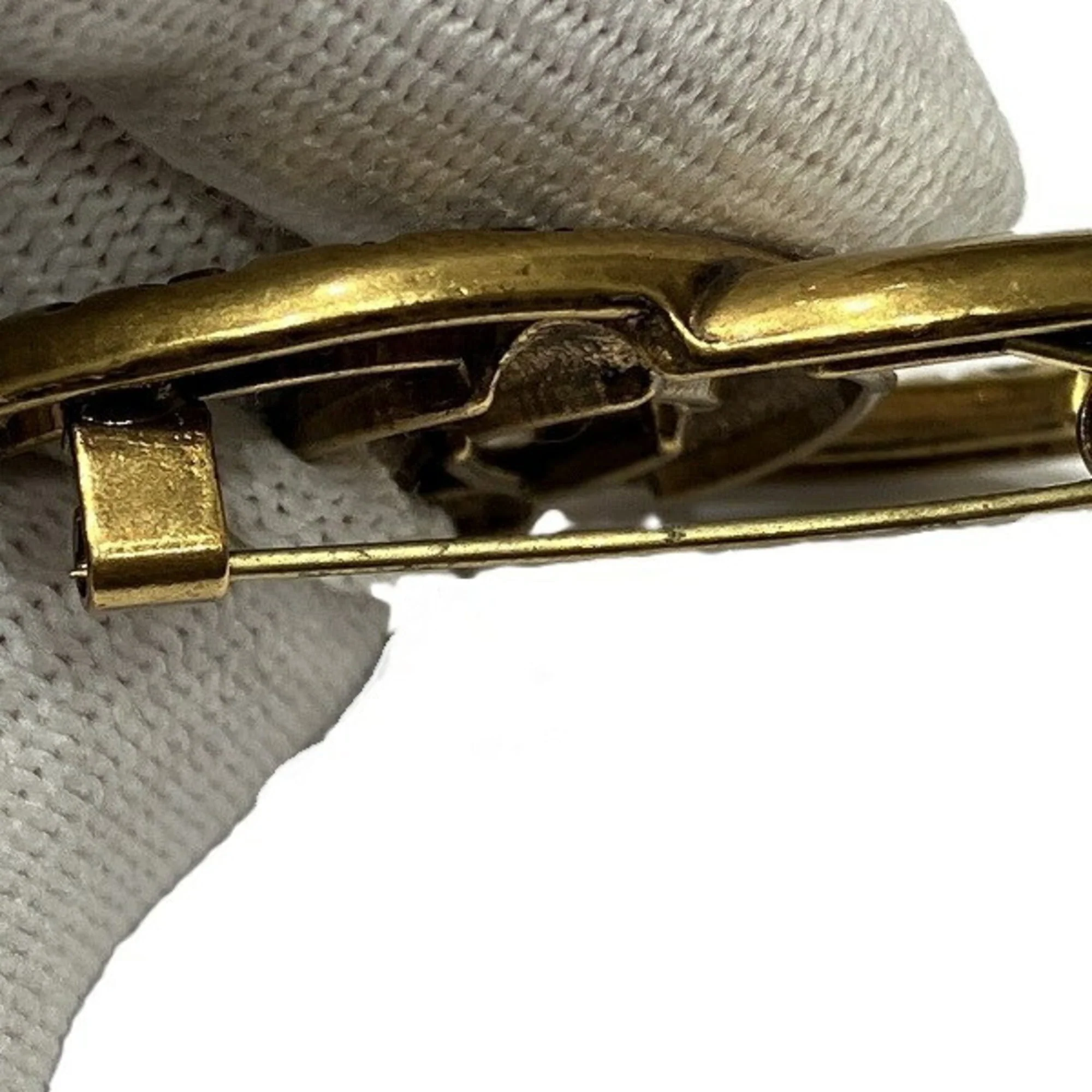 CC Logo Brooch Metal - Image 9