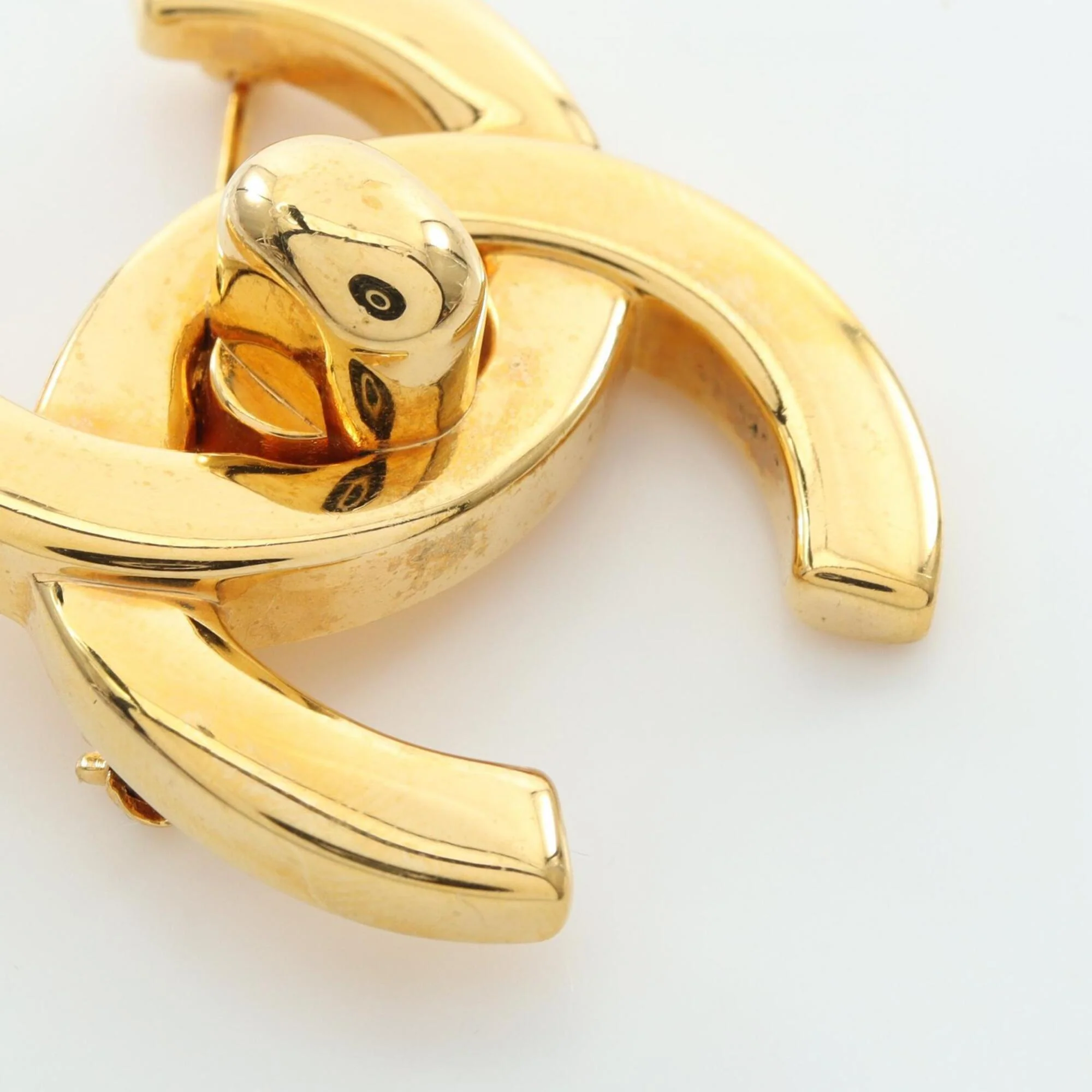 CC Logo Brooch Metal - Image 4