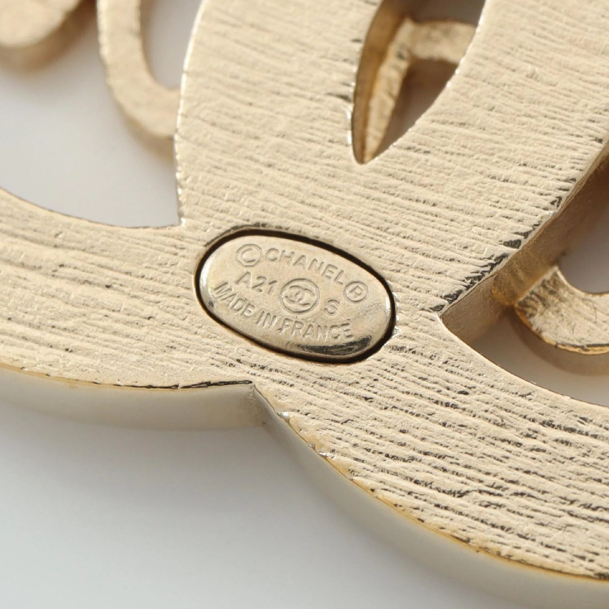 CC Logo Brooch Metal - Image 3