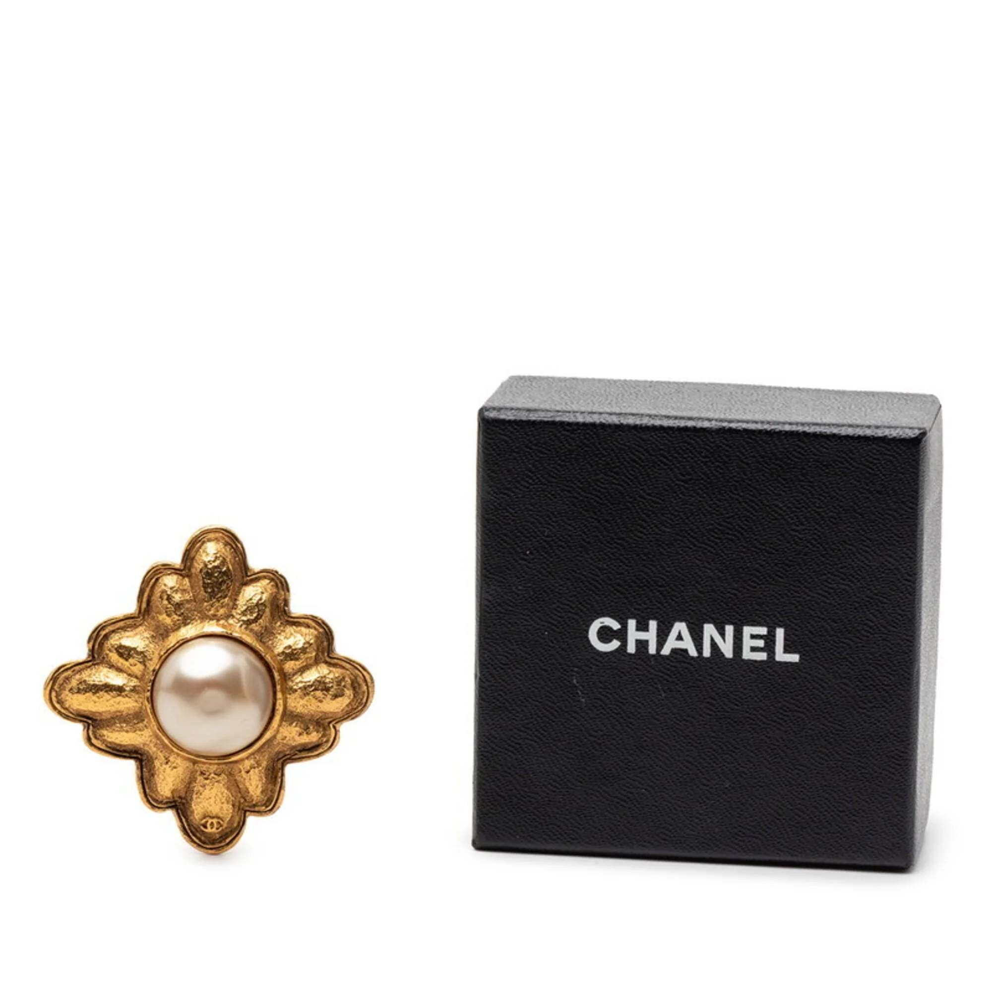 CC Logo Brooch Metal - Image 4