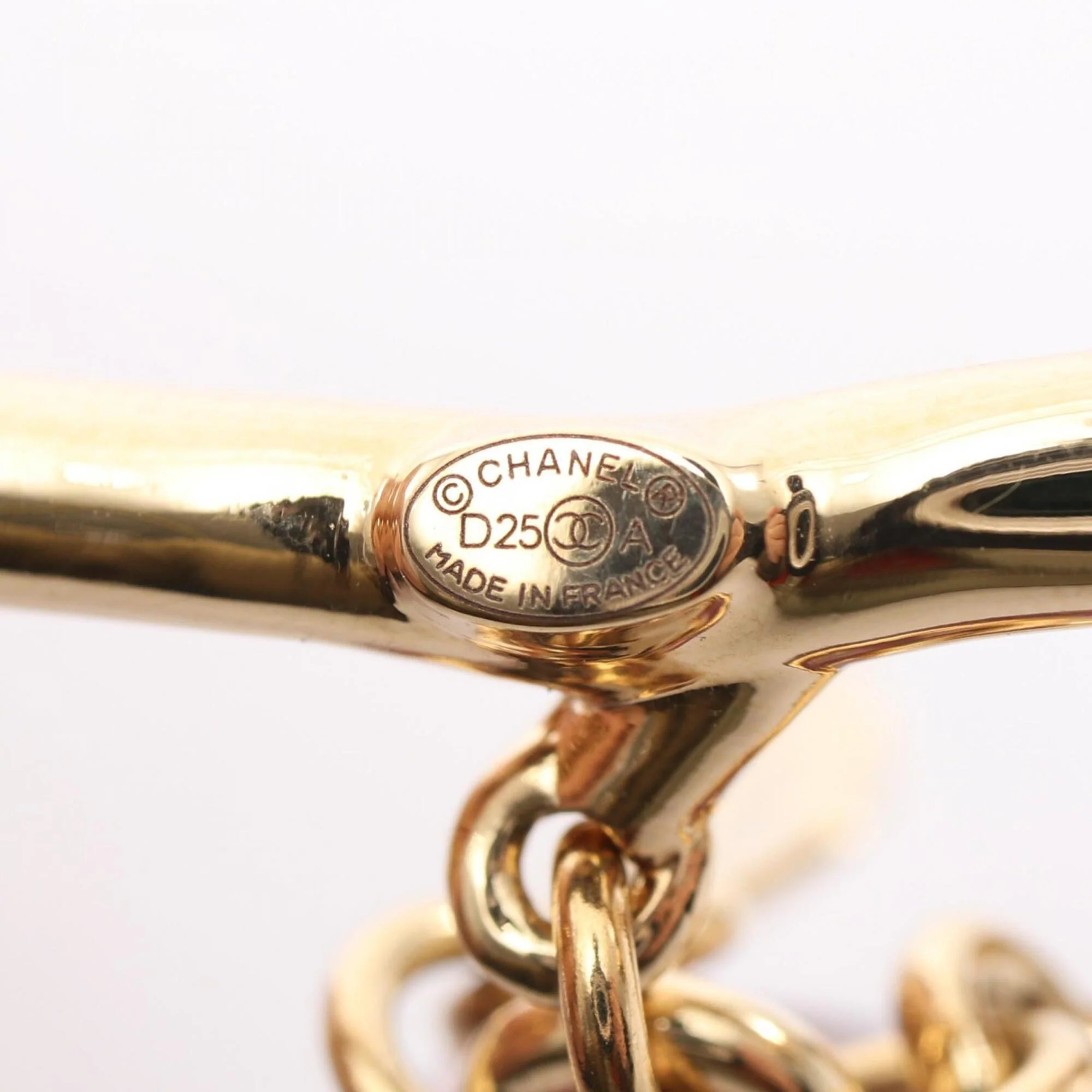 CC Logo Brooch Metal - Image 3