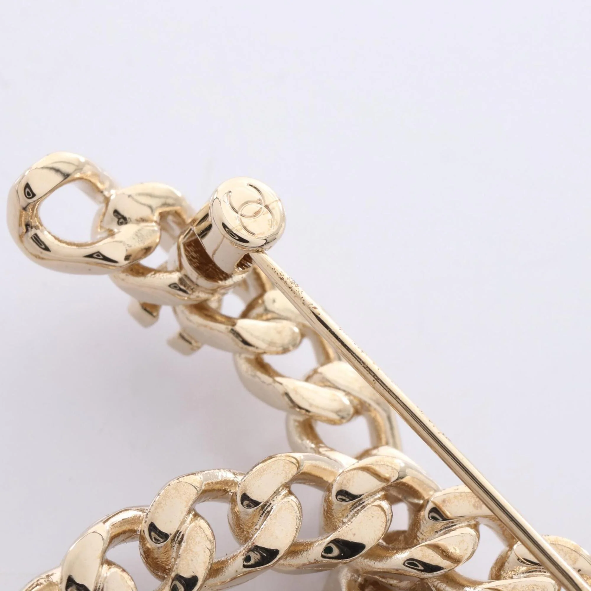 CC Logo Brooch Metal - Image 4