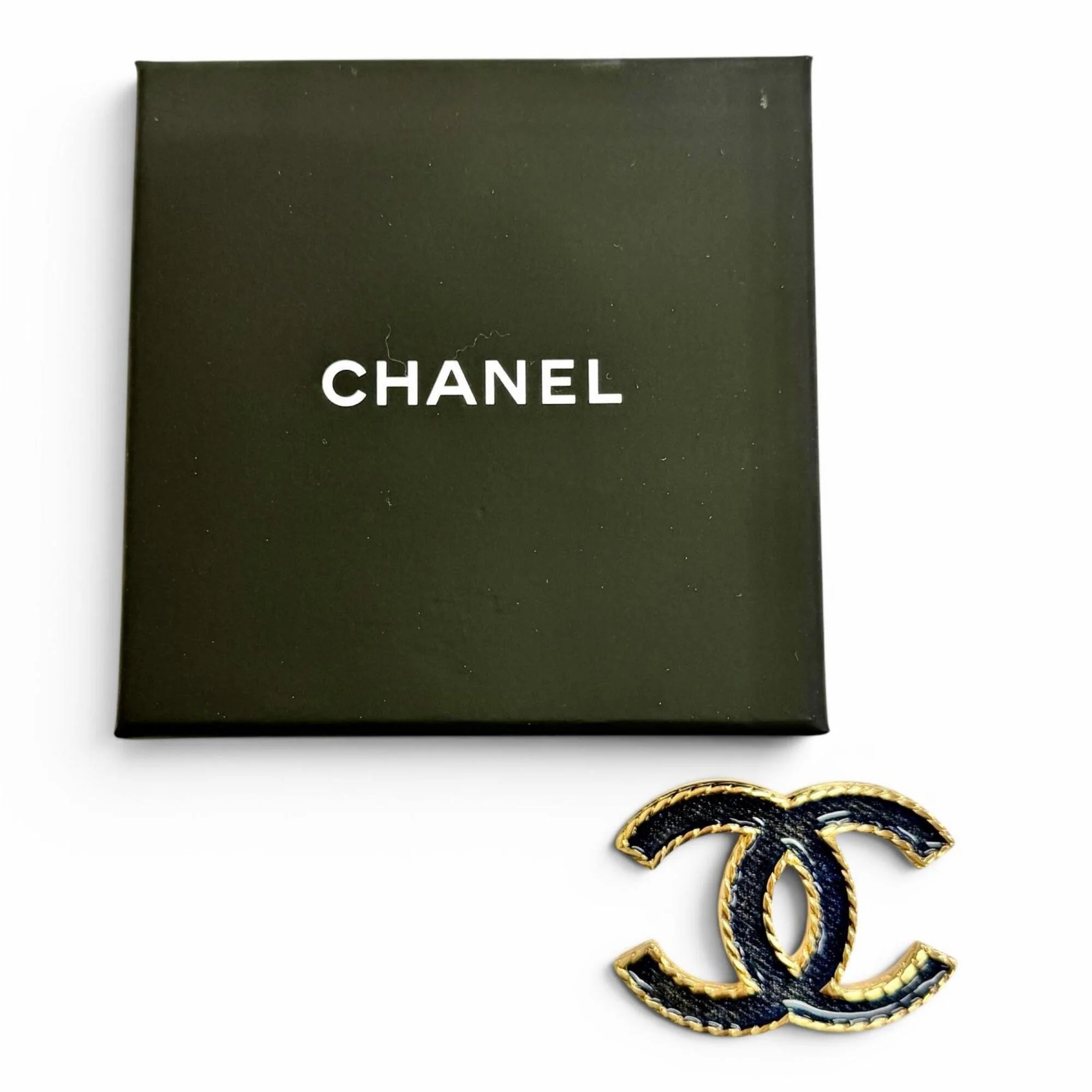 CC Logo Brooch Metal - Image 2