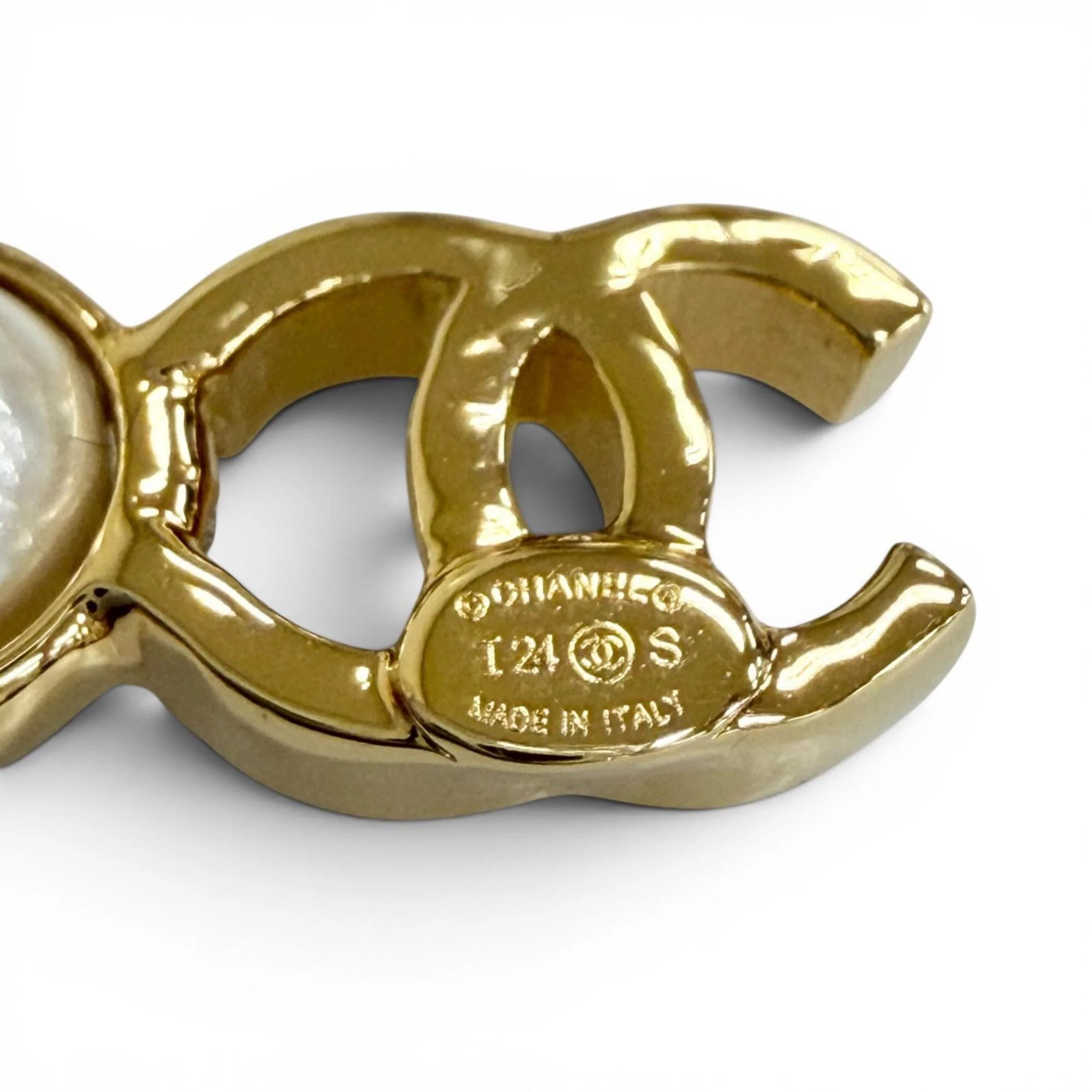CC Logo Brooch Metal - Image 7