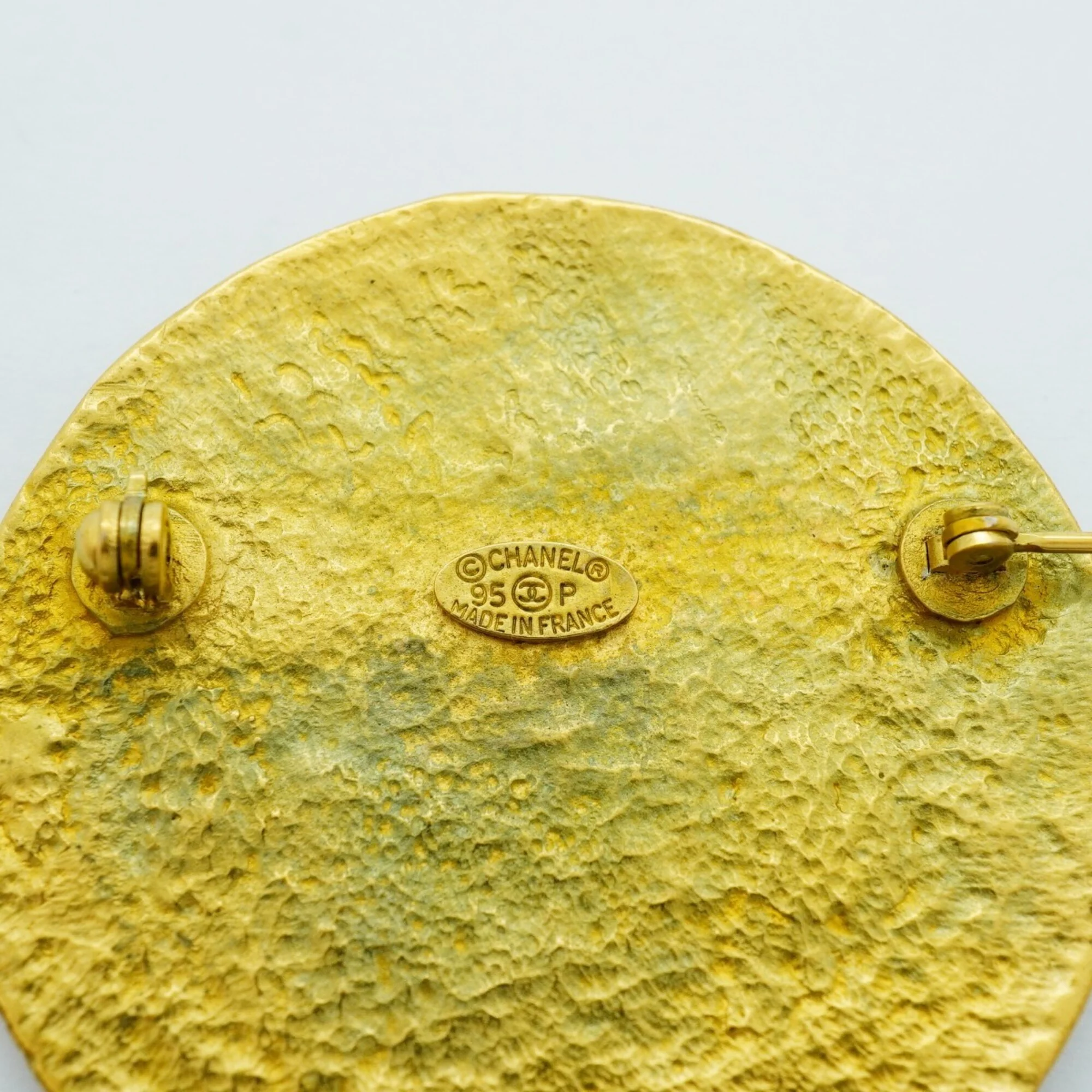 CC Logo Brooch Metal - Image 4