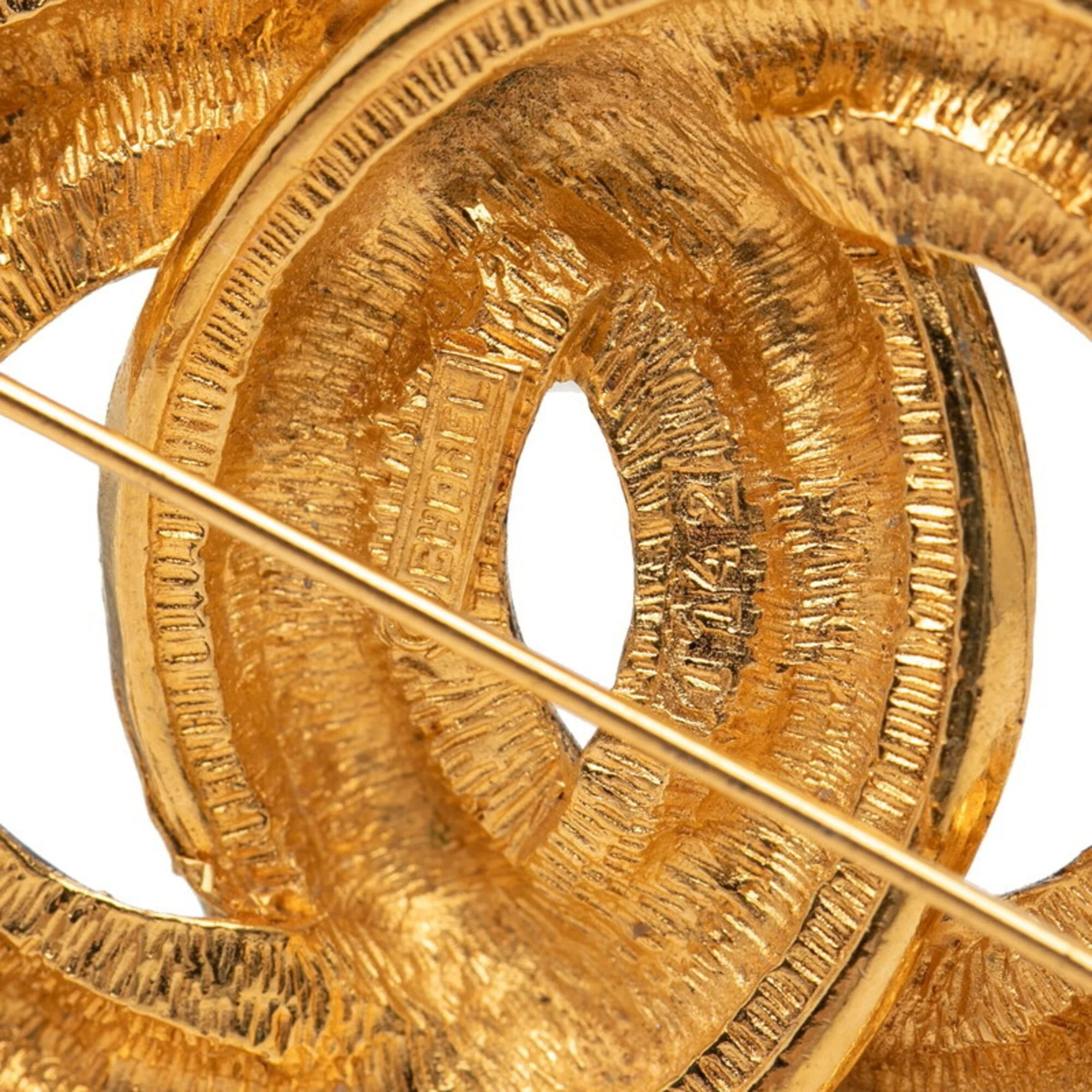 CC Logo Brooch Metal - Image 3