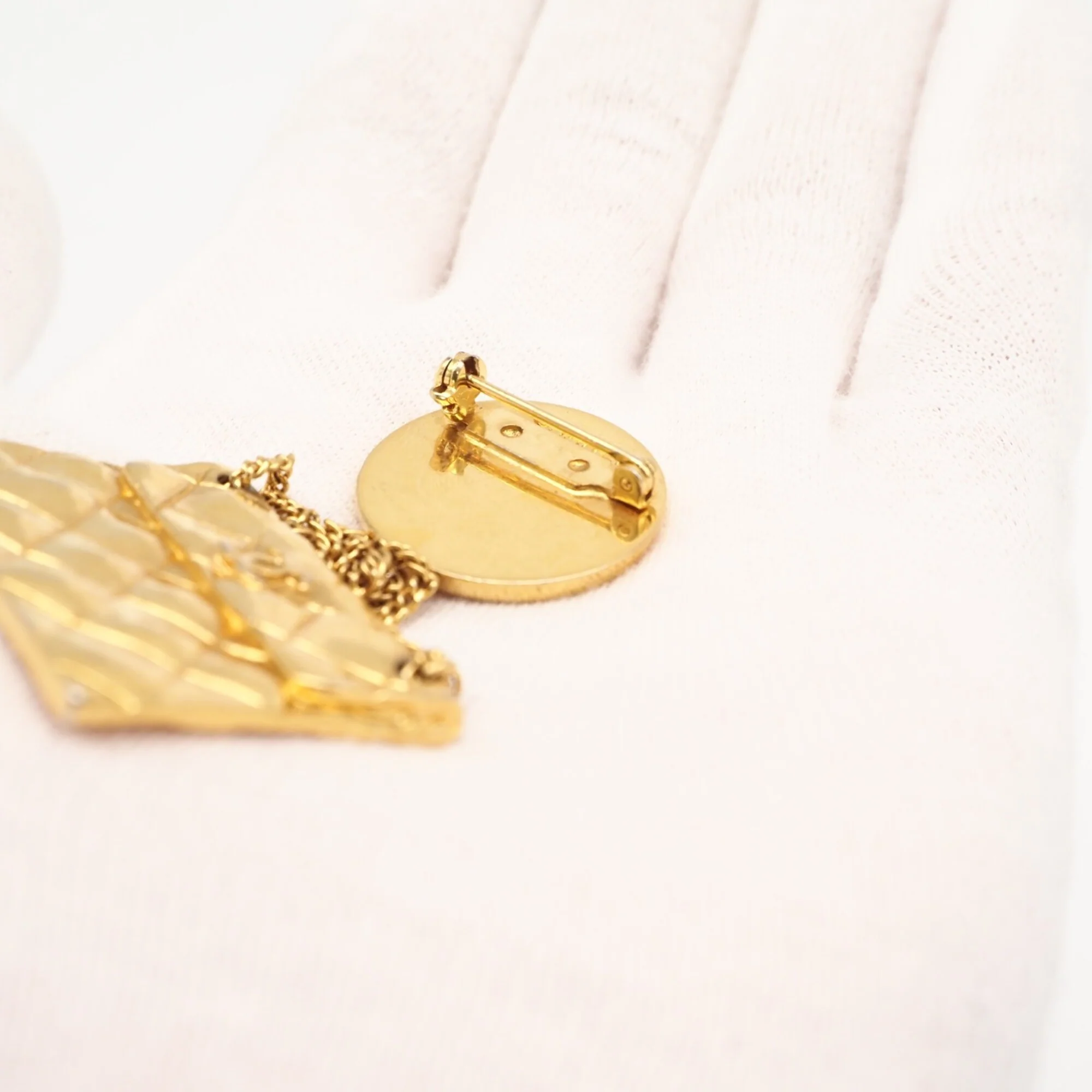 CC Logo Brooch Metal - Image 5