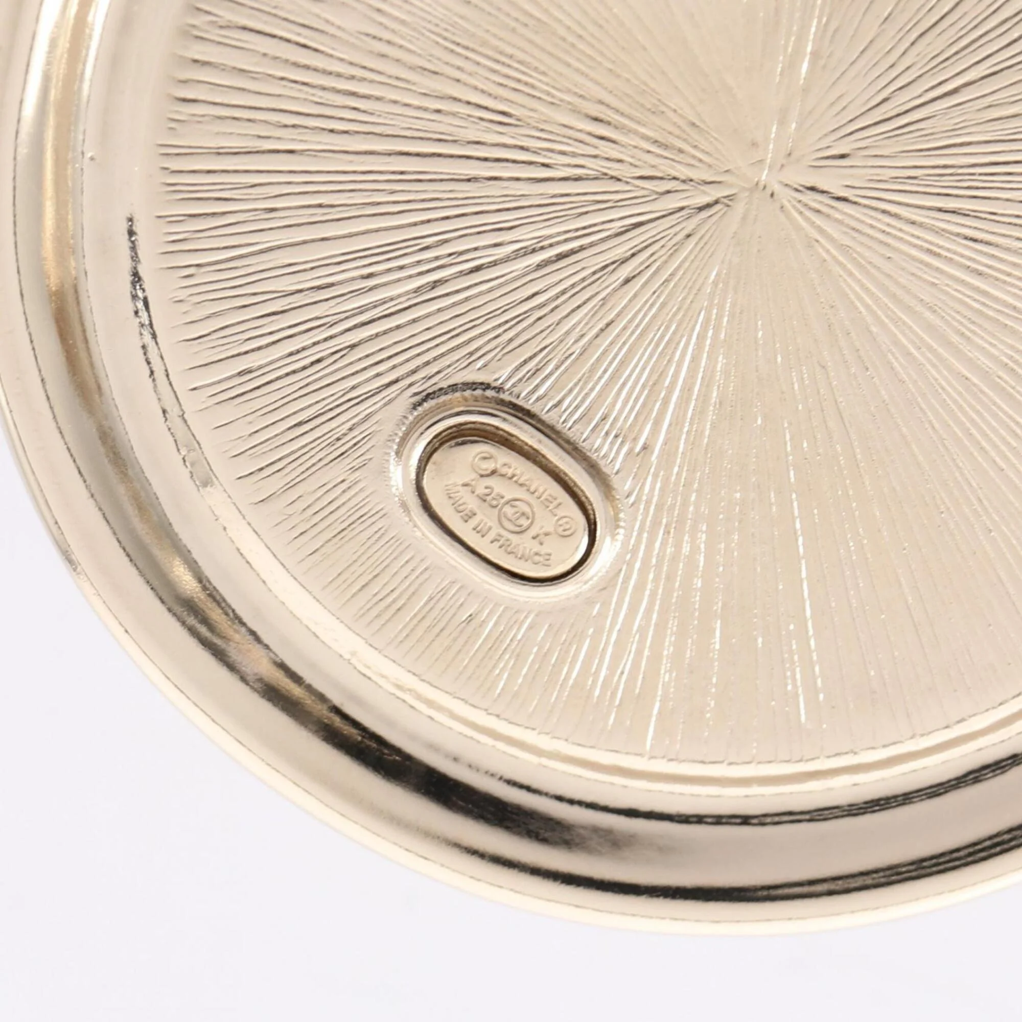 CC Logo Circle Brooch Metal - Image 3
