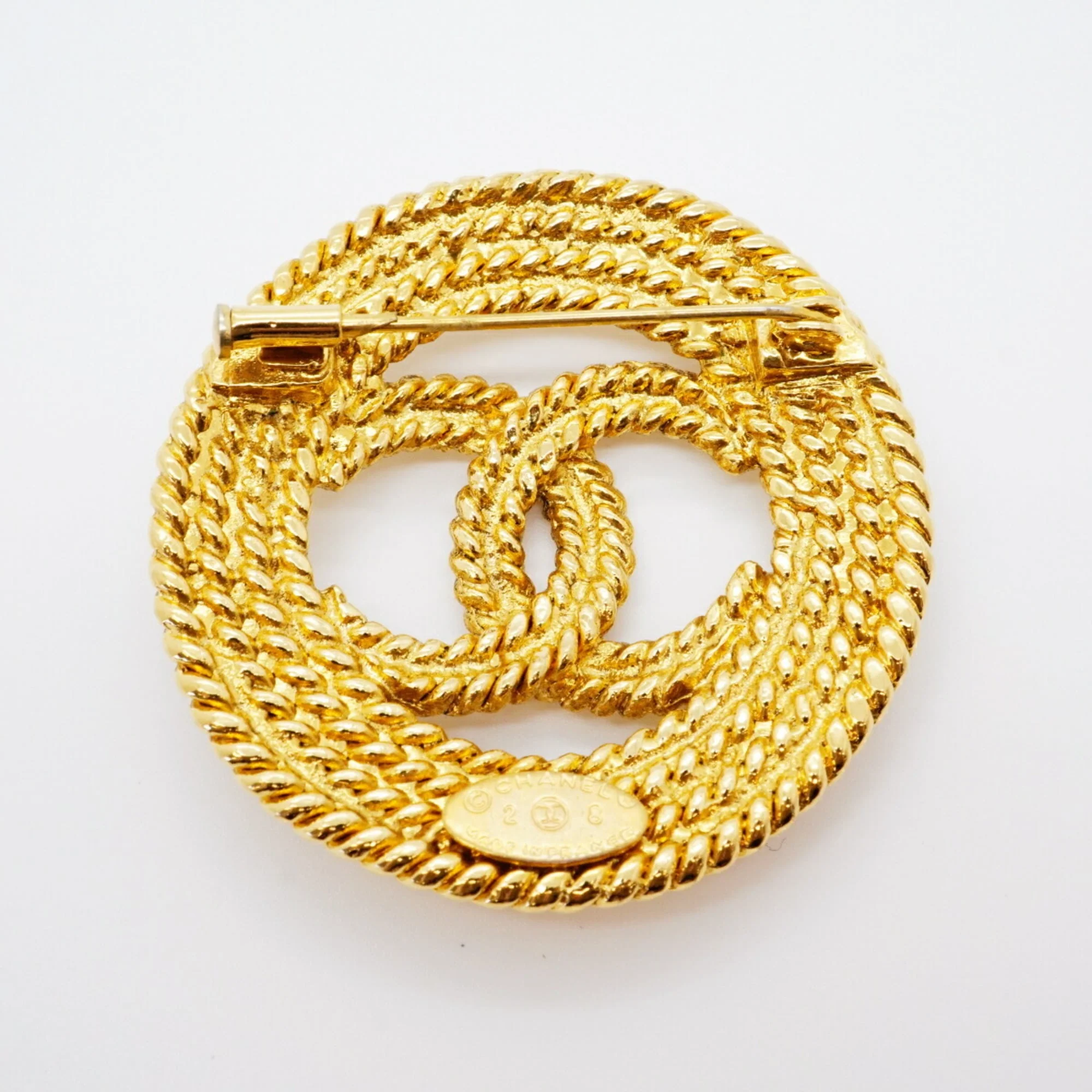 CC Logo Circle Brooch Metal - Image 5
