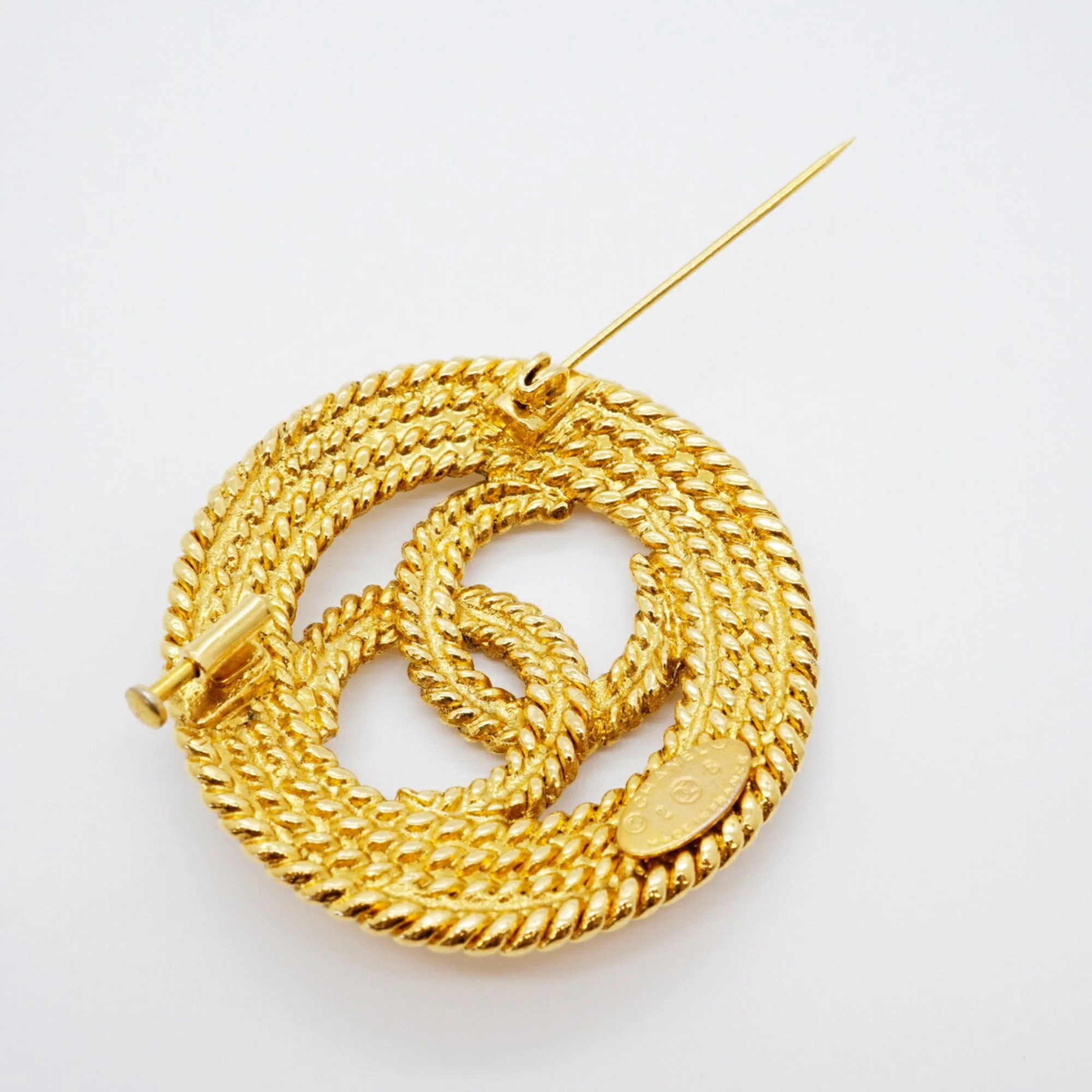CC Logo Circle Brooch Metal - Image 6