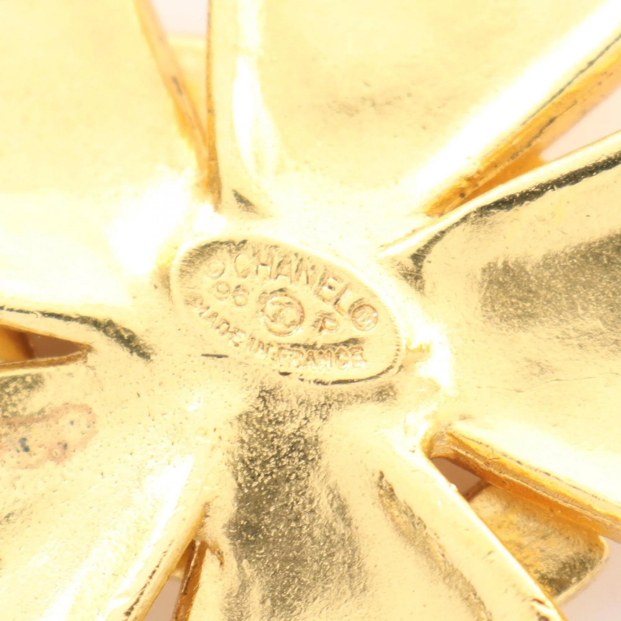CC Logo Flower Brooch Metal - Image 3