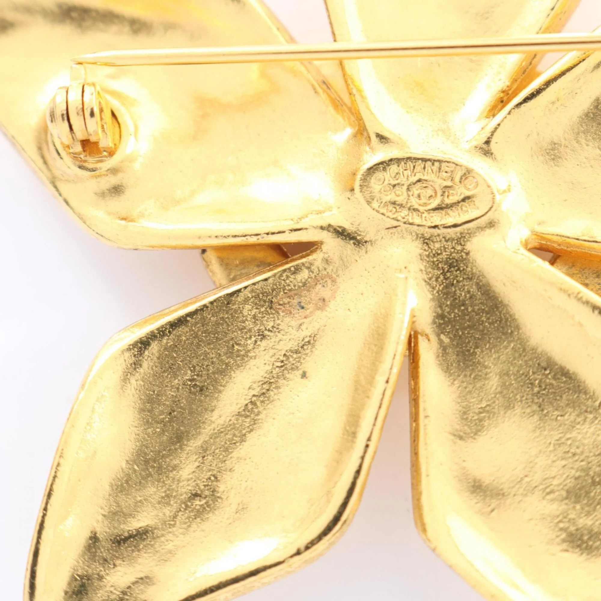 CC Logo Flower Brooch Metal - Image 5