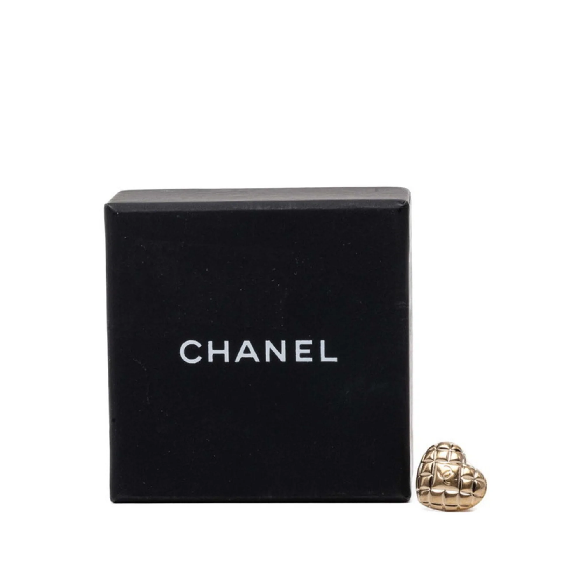 CC Logo Heart Brooch Metal - Image 4
