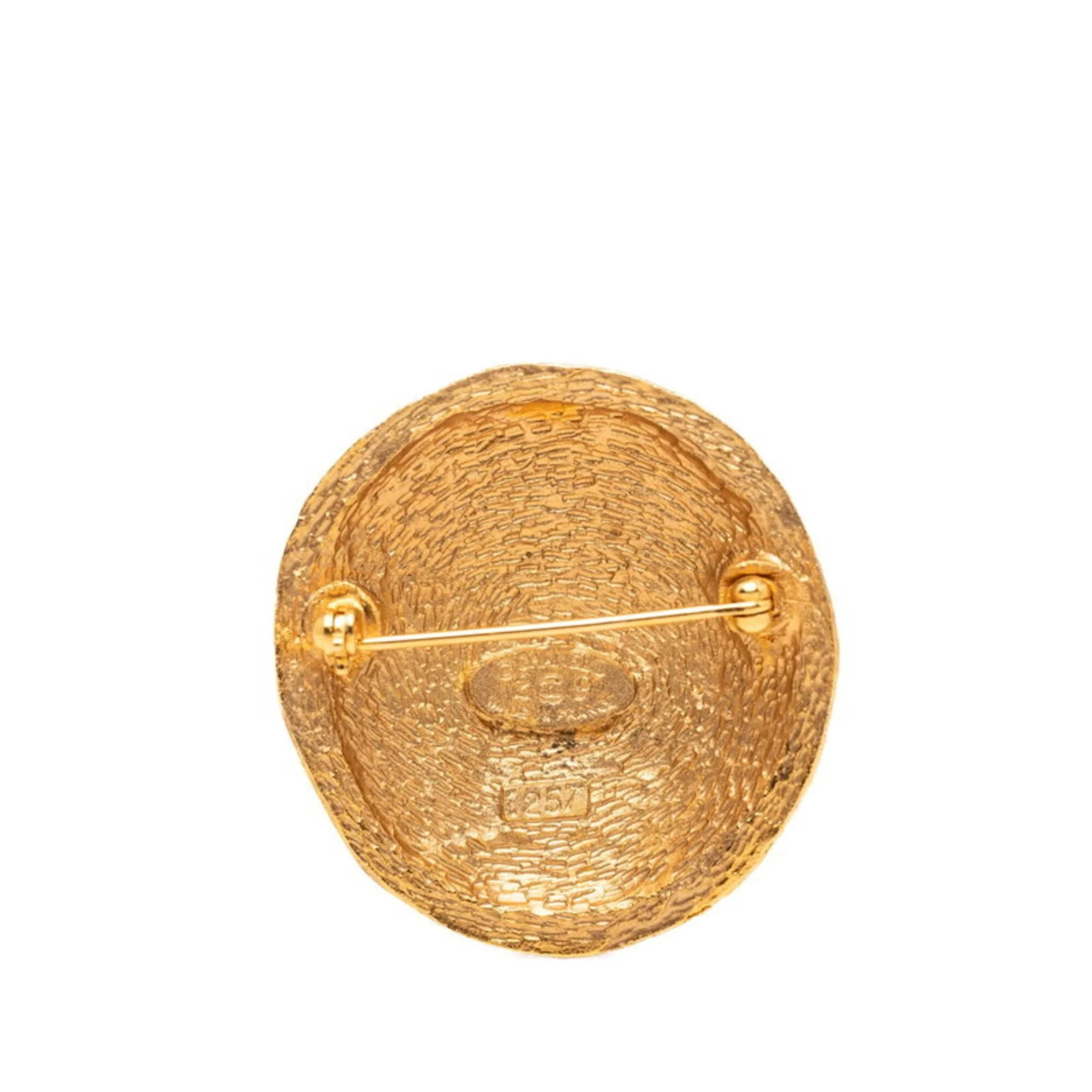CC Logo Round Brooch Metal - Image 3