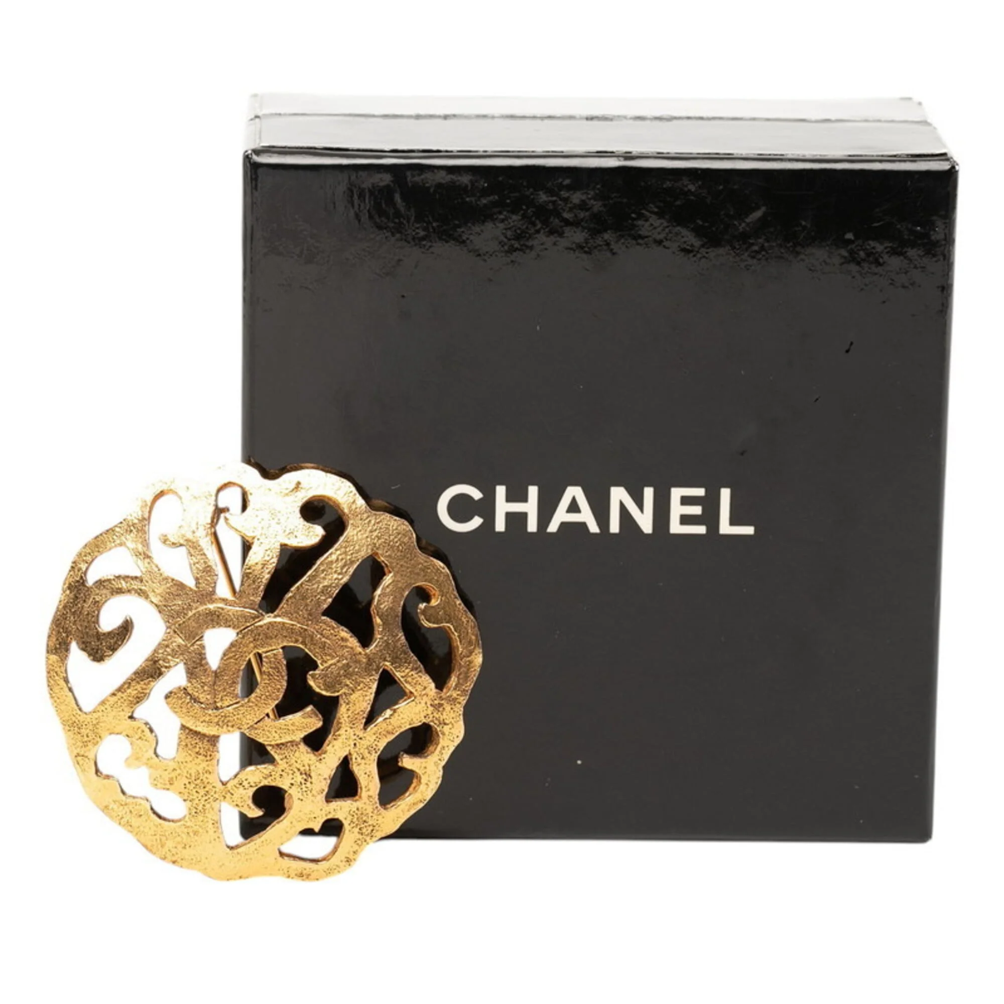 CC Logo Round Brooch Metal - Image 4