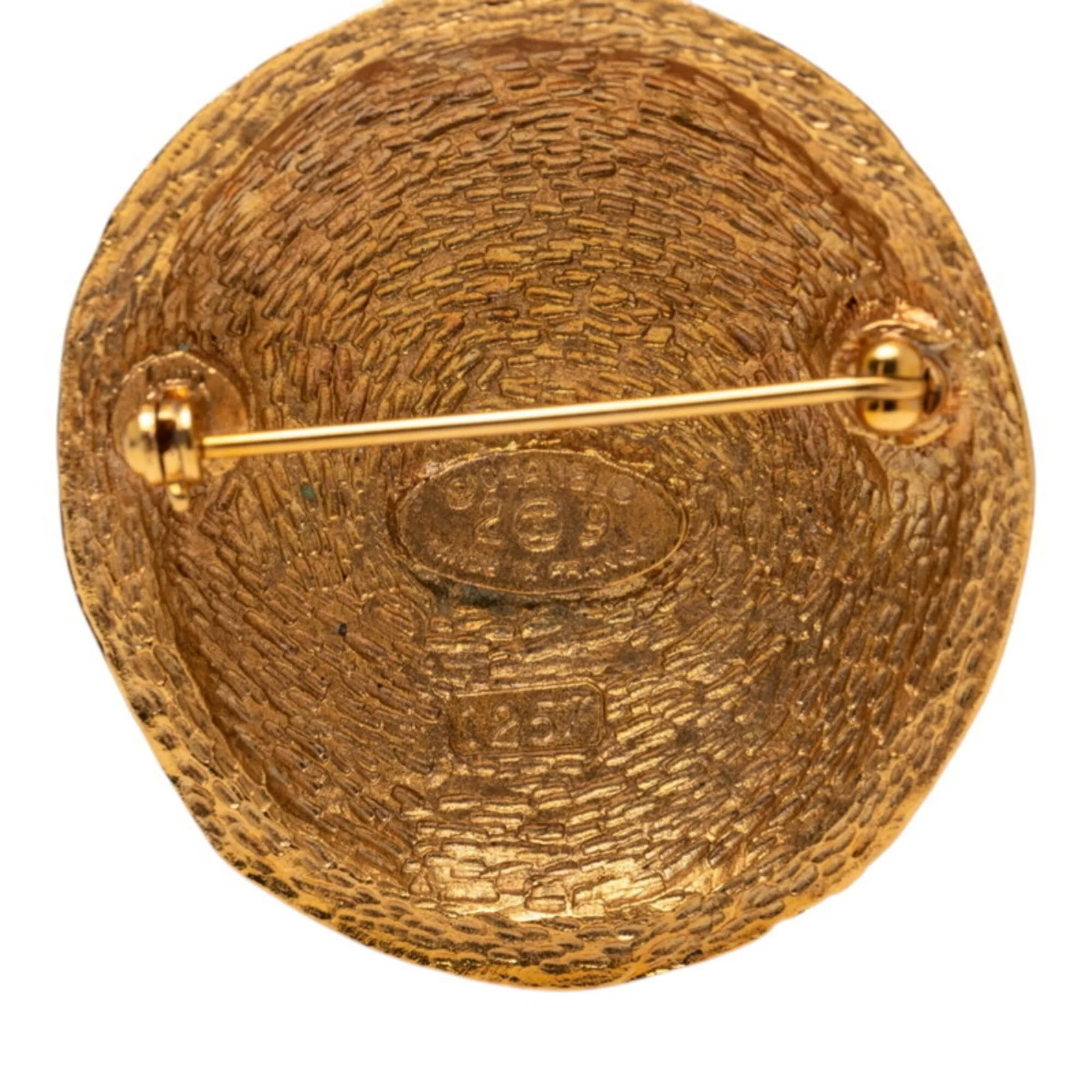 CC Logo Round Brooch Metal - Image 3