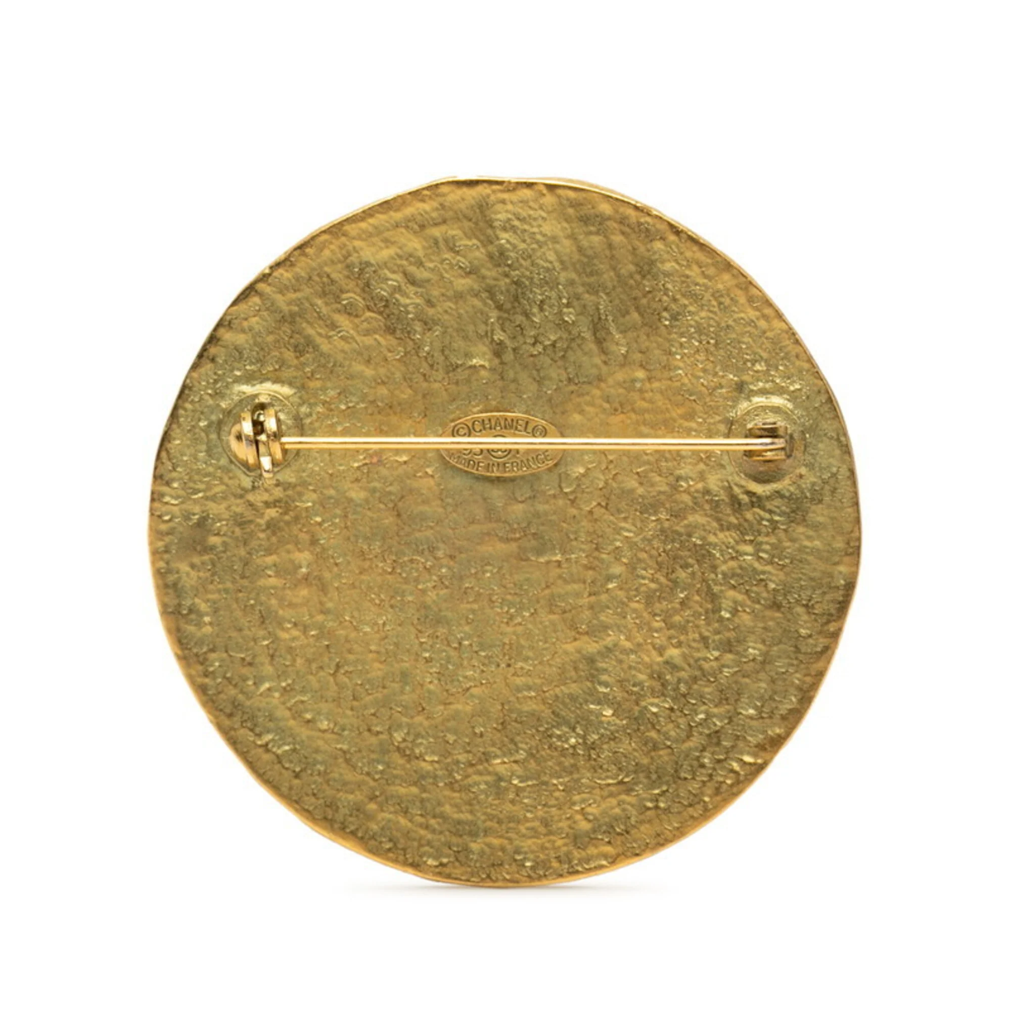 CC Logo Round Brooch Metal - Image 2