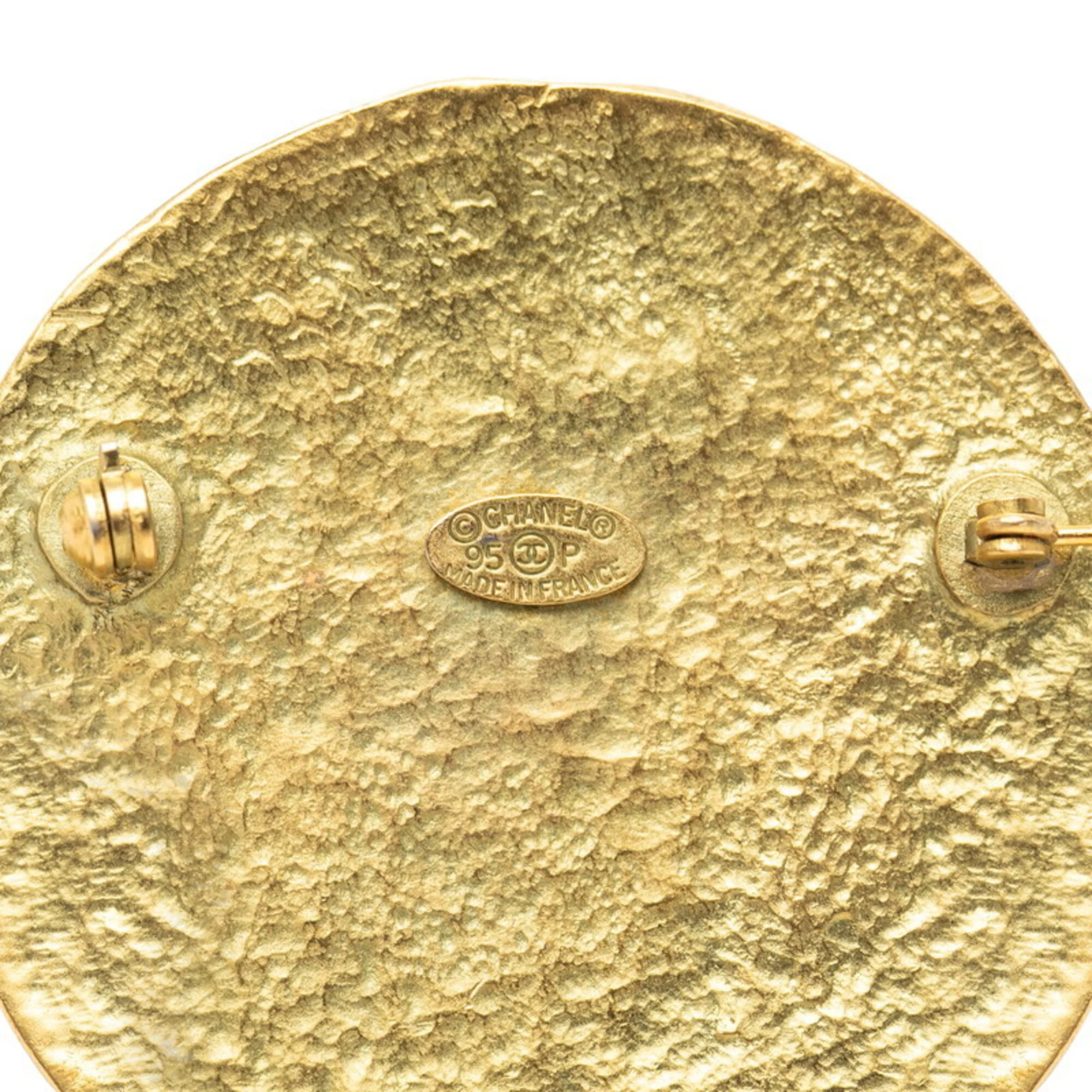 CC Logo Round Brooch Metal - Image 3